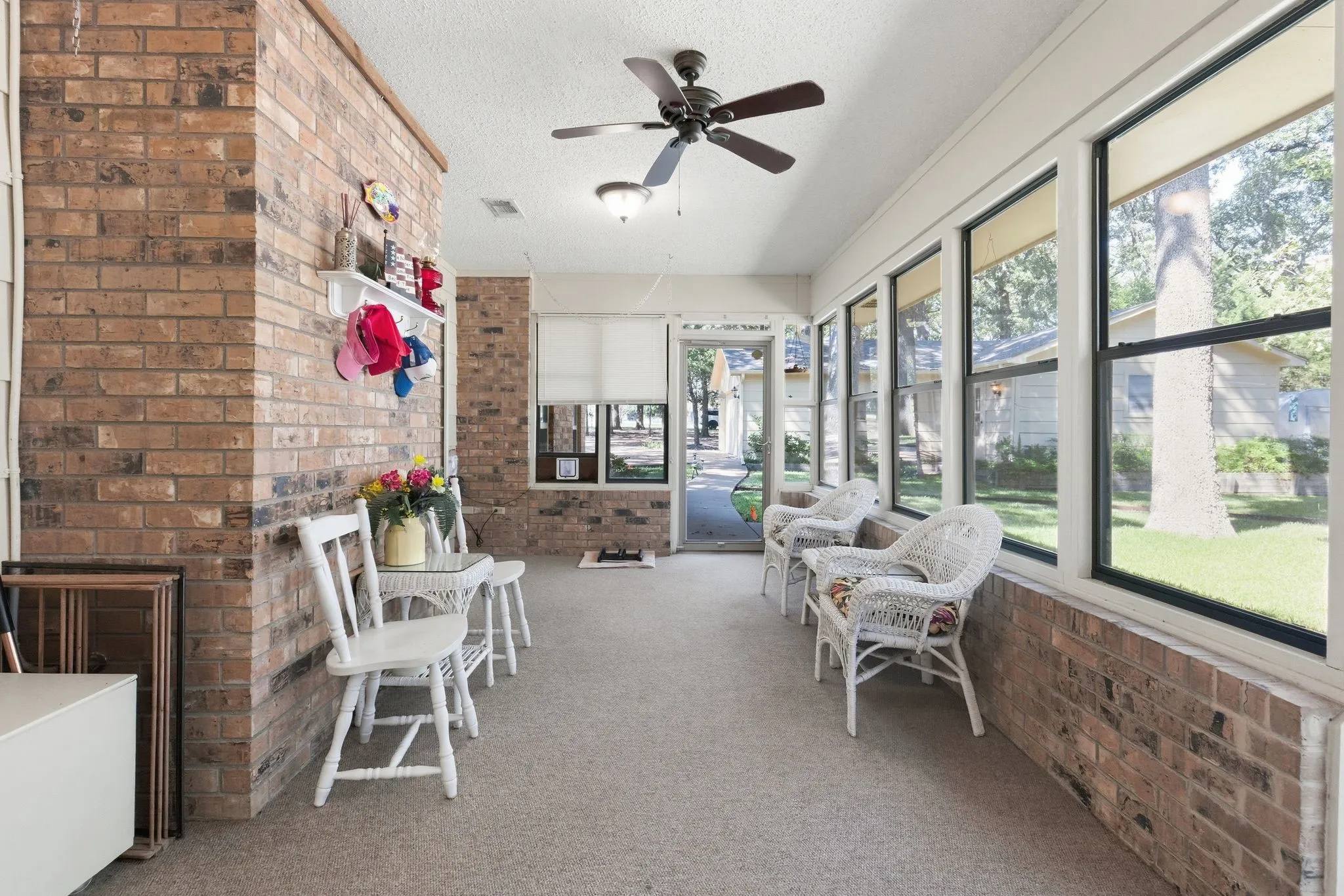 Single Family Residence For Sale in Hunt County , 703 Private Road 3141, Greenville, Texas 75402, 3 Bedroom, 2 Bathroom, 2 Garage spaces, 1,863 Sqft, built in 1980, mls#21409097, Real Estate Agent in Greenville, Homes For Sale in Hunt county, Homes For Sale in Greenville, Realtor in Greenville Texas, Real Estate Brokerage Independent Realty Texas, Luminita Cordes Realtor