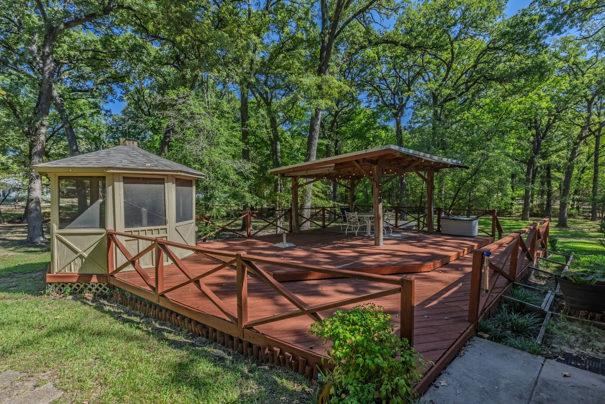 Single Family Residence For Sale in Hunt County , 703 Private Road 3141, Greenville, Texas 75402, 3 Bedroom, 2 Bathroom, 2 Garage spaces, 1,863 Sqft, built in 1980, mls#21409097, Real Estate Agent in Greenville, Homes For Sale in Hunt county, Homes For Sale in Greenville, Realtor in Greenville Texas, Real Estate Brokerage Independent Realty Texas, Luminita Cordes Realtor