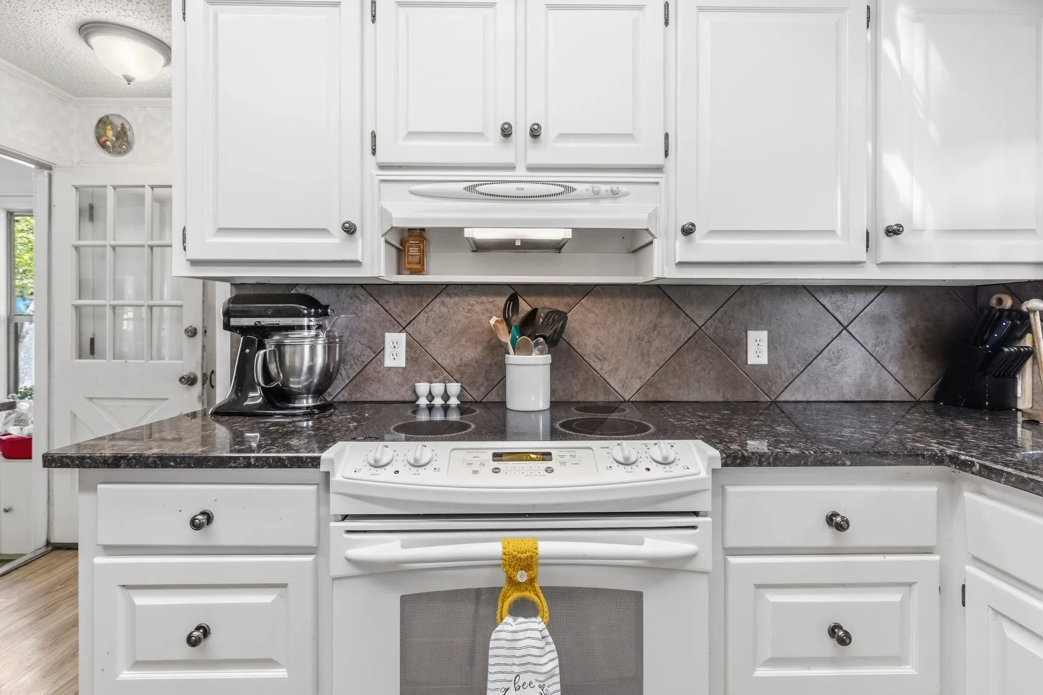 Single Family Residence For Sale in Hunt County , 703 Private Road 3141, Greenville, Texas 75402, 3 Bedroom, 2 Bathroom, 2 Garage spaces, 1,863 Sqft, built in 1980, mls#21409097, Real Estate Agent in Greenville, Homes For Sale in Hunt county, Homes For Sale in Greenville, Realtor in Greenville Texas, Real Estate Brokerage Independent Realty Texas, Luminita Cordes Realtor