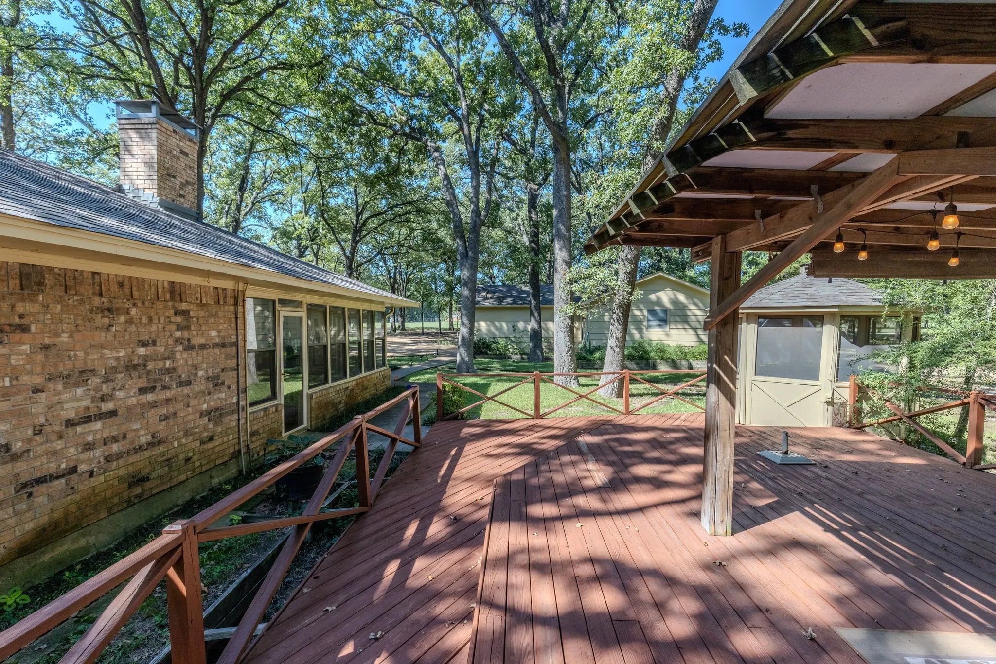 Single Family Residence For Sale in Hunt County , 703 Private Road 3141, Greenville, Texas 75402, 3 Bedroom, 2 Bathroom, 2 Garage spaces, 1,863 Sqft, built in 1980, mls#21409097, Real Estate Agent in Greenville, Homes For Sale in Hunt county, Homes For Sale in Greenville, Realtor in Greenville Texas, Real Estate Brokerage Independent Realty Texas, Luminita Cordes Realtor