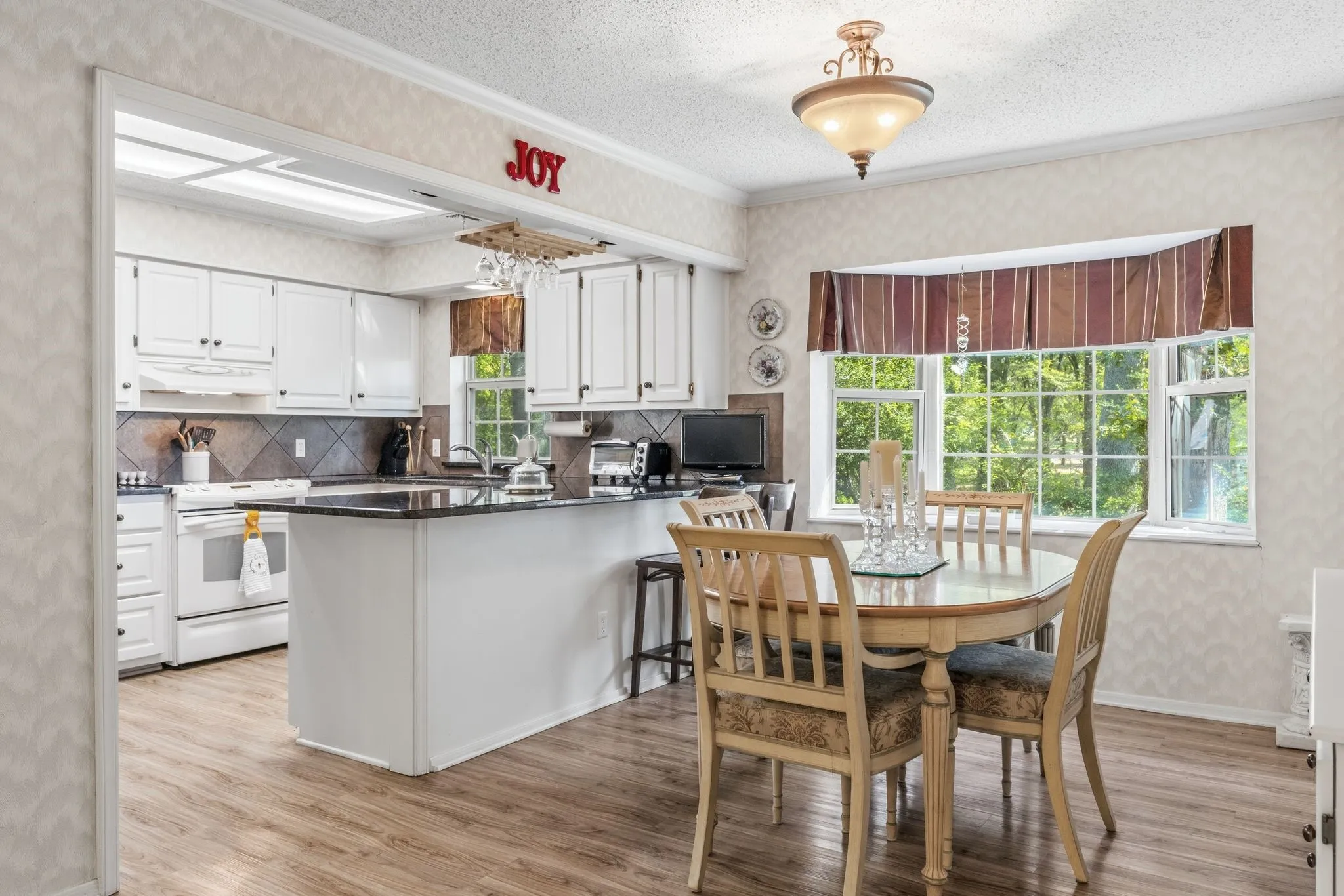 Single Family Residence For Sale in Hunt County , 703 Private Road 3141, Greenville, Texas 75402, 3 Bedroom, 2 Bathroom, 2 Garage spaces, 1,863 Sqft, built in 1980, mls#21409097, Real Estate Agent in Greenville, Homes For Sale in Hunt county, Homes For Sale in Greenville, Realtor in Greenville Texas, Real Estate Brokerage Independent Realty Texas, Luminita Cordes Realtor