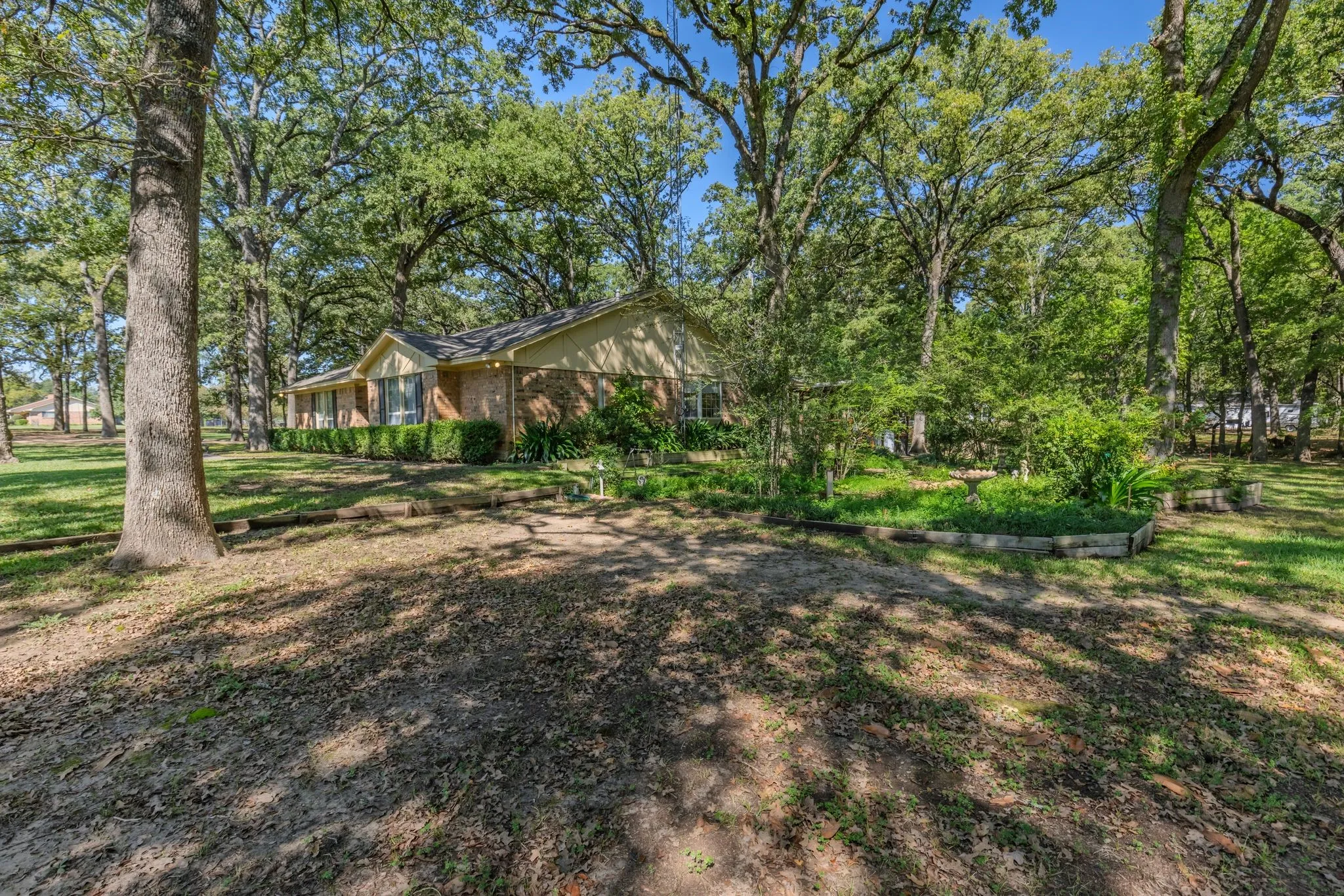 Single Family Residence For Sale in Hunt County , 703 Private Road 3141, Greenville, Texas 75402, 3 Bedroom, 2 Bathroom, 2 Garage spaces, 1,863 Sqft, built in 1980, mls#21409097, Real Estate Agent in Greenville, Homes For Sale in Hunt county, Homes For Sale in Greenville, Realtor in Greenville Texas, Real Estate Brokerage Independent Realty Texas, Luminita Cordes Realtor