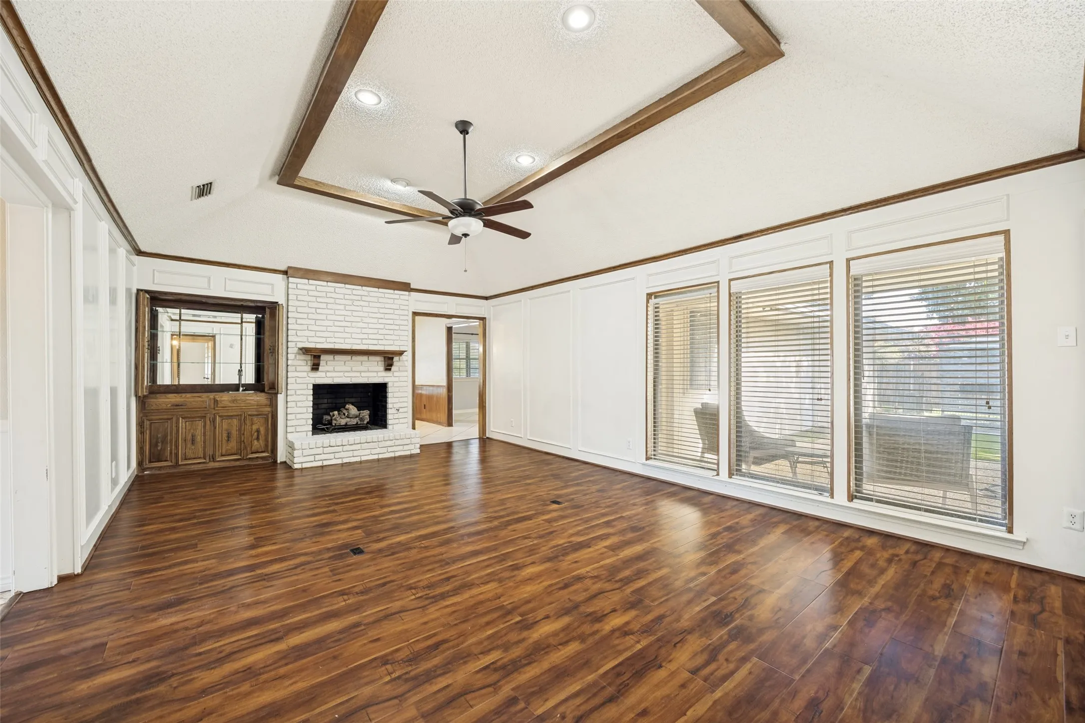 Single Family Residence For Rent in Collin County , 1138 Mill Springs, Richardson, Texas 75080, 3 Bedroom, 3 Bathroom, 2 Garage spaces, 2,274 Sqft, built in 1976, mls#21406683, Real Estate Agent in Richardson, Homes For Rent in Collin county, Homes For Rent in Richardson, Realtor in Richardson Texas, Real Estate Brokerage Independent Realty Texas, Luminita Cordes Realtor