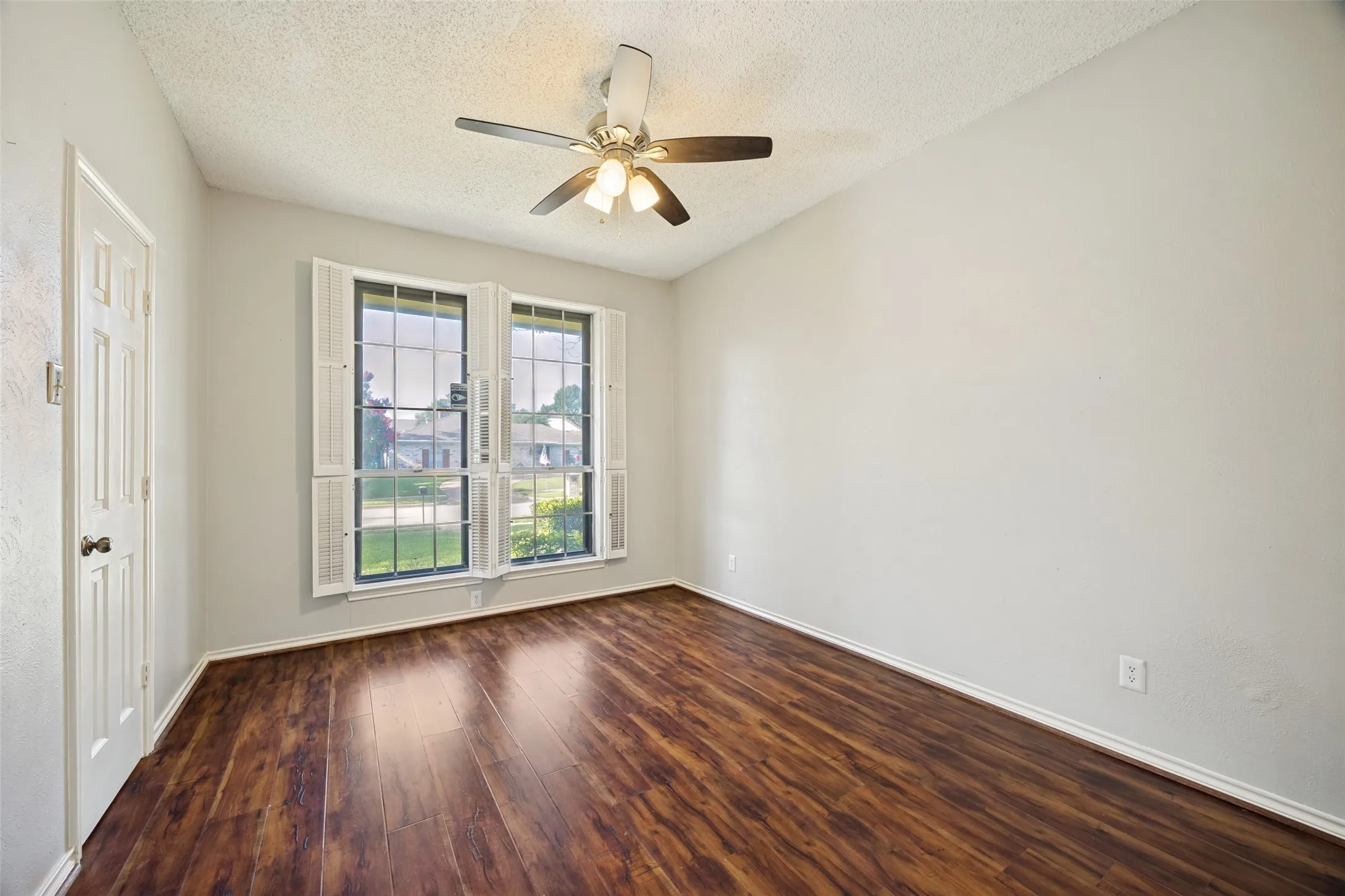 Single Family Residence For Rent in Collin County , 1138 Mill Springs, Richardson, Texas 75080, 3 Bedroom, 3 Bathroom, 2 Garage spaces, 2,274 Sqft, built in 1976, mls#21406683, Real Estate Agent in Richardson, Homes For Rent in Collin county, Homes For Rent in Richardson, Realtor in Richardson Texas, Real Estate Brokerage Independent Realty Texas, Luminita Cordes Realtor
