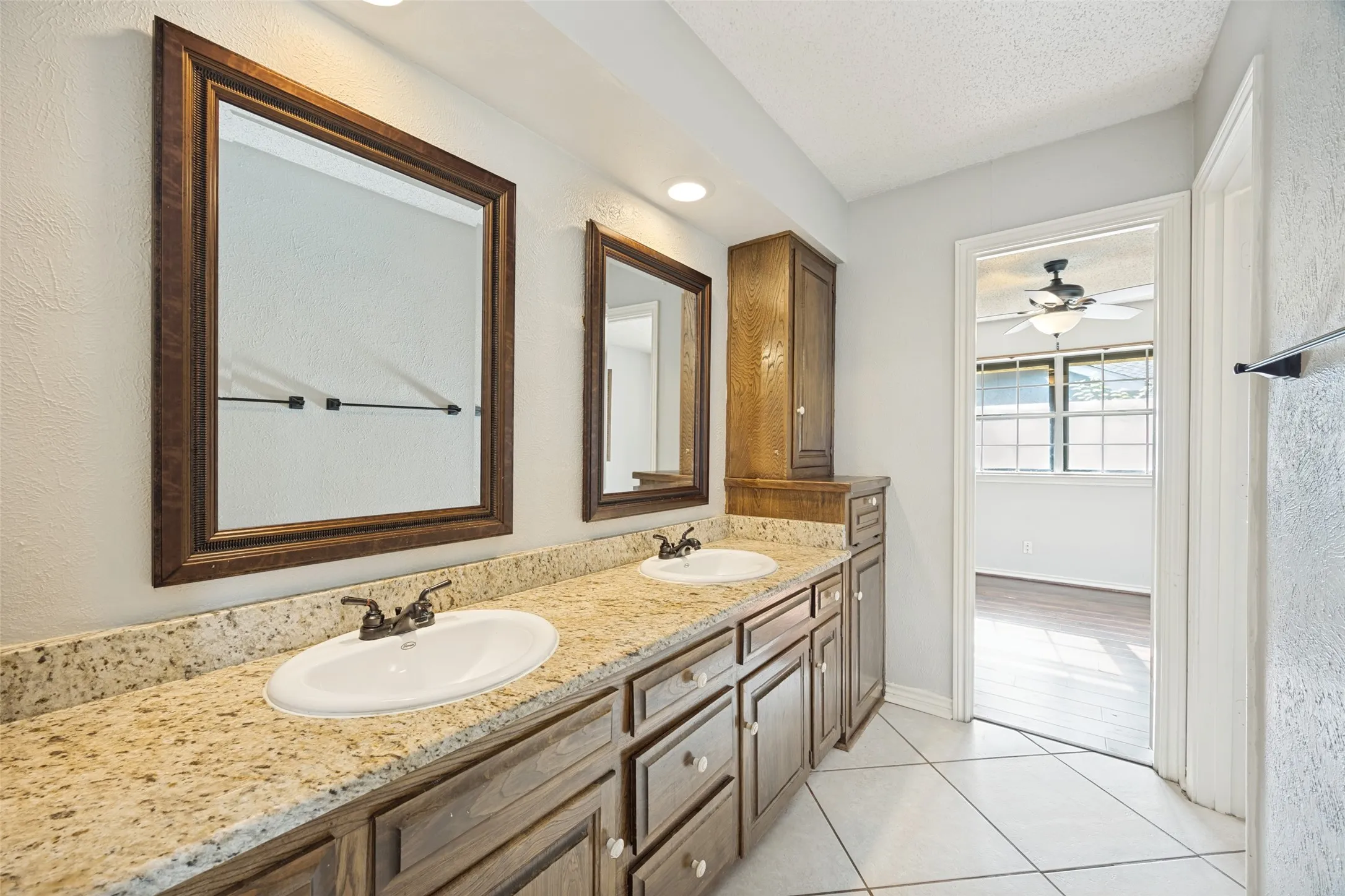 Single Family Residence For Rent in Collin County , 1138 Mill Springs, Richardson, Texas 75080, 3 Bedroom, 3 Bathroom, 2 Garage spaces, 2,274 Sqft, built in 1976, mls#21406683, Real Estate Agent in Richardson, Homes For Rent in Collin county, Homes For Rent in Richardson, Realtor in Richardson Texas, Real Estate Brokerage Independent Realty Texas, Luminita Cordes Realtor