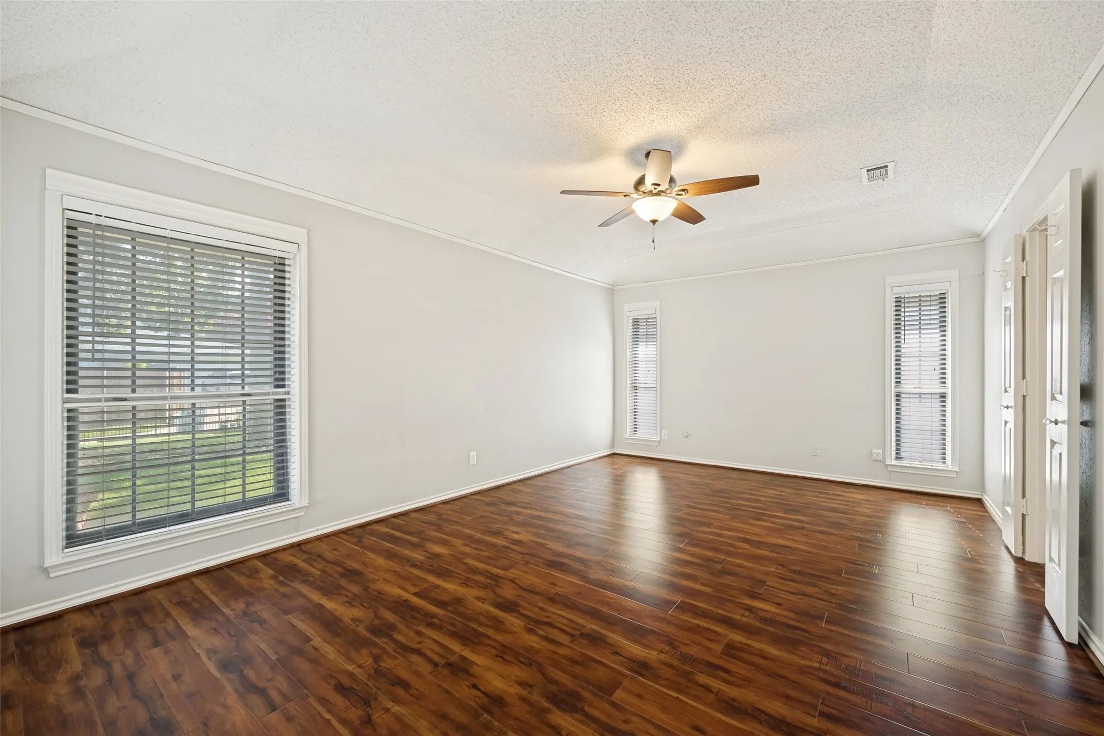 Single Family Residence For Rent in Collin County , 1138 Mill Springs, Richardson, Texas 75080, 3 Bedroom, 3 Bathroom, 2 Garage spaces, 2,274 Sqft, built in 1976, mls#21406683, Real Estate Agent in Richardson, Homes For Rent in Collin county, Homes For Rent in Richardson, Realtor in Richardson Texas, Real Estate Brokerage Independent Realty Texas, Luminita Cordes Realtor