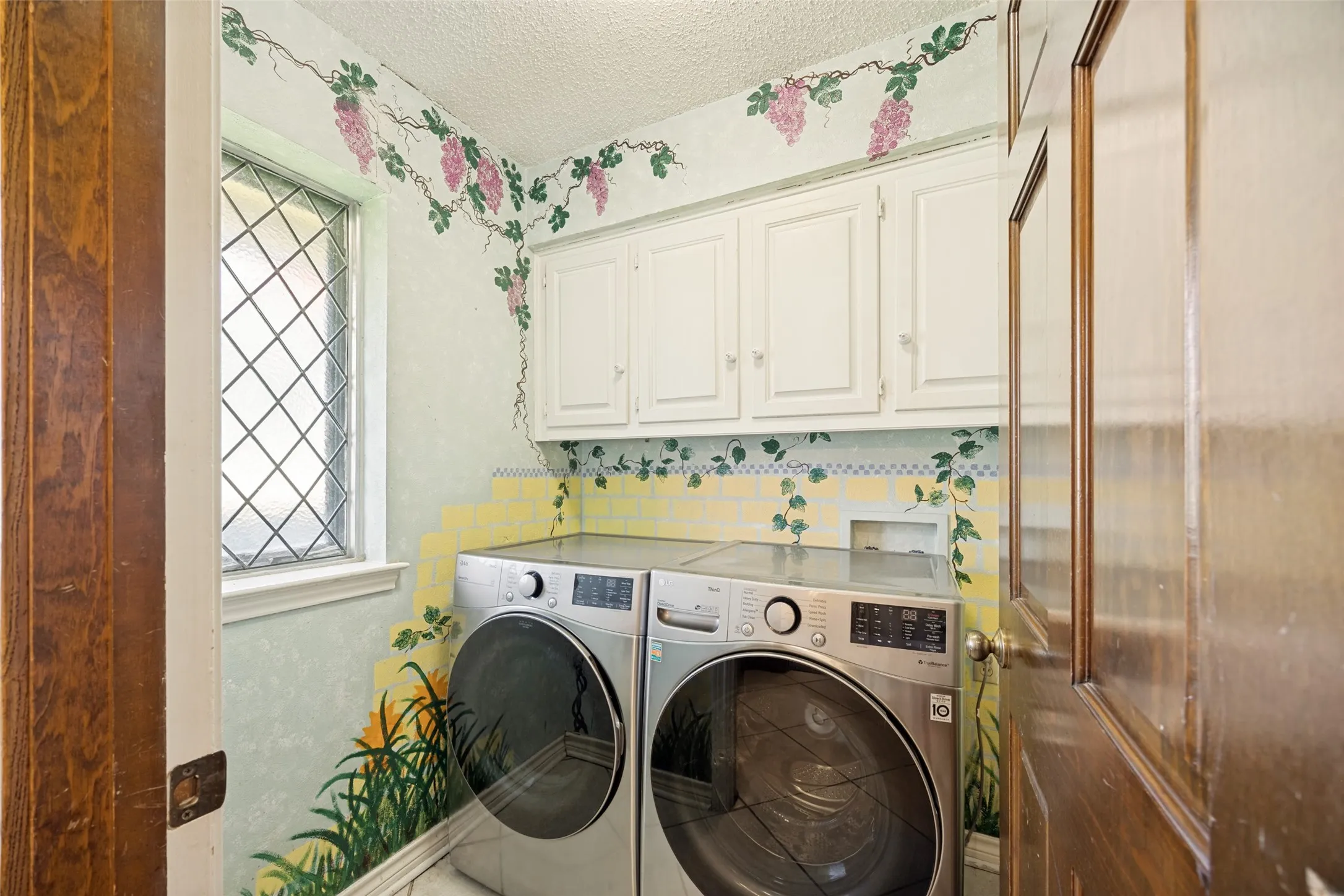 Single Family Residence For Rent in Collin County , 1138 Mill Springs, Richardson, Texas 75080, 3 Bedroom, 3 Bathroom, 2 Garage spaces, 2,274 Sqft, built in 1976, mls#21406683, Real Estate Agent in Richardson, Homes For Rent in Collin county, Homes For Rent in Richardson, Realtor in Richardson Texas, Real Estate Brokerage Independent Realty Texas, Luminita Cordes Realtor