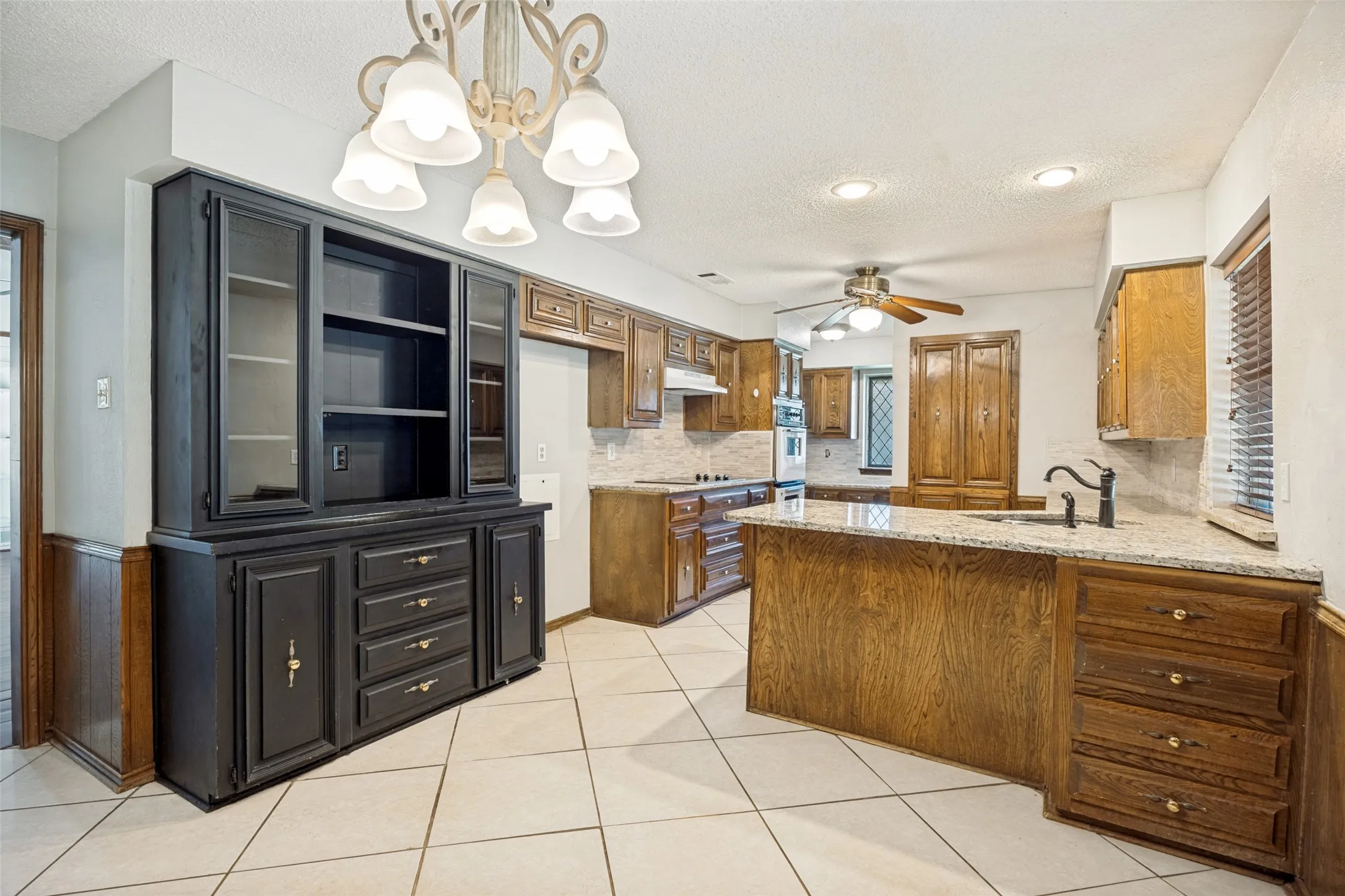 Single Family Residence For Rent in Collin County , 1138 Mill Springs, Richardson, Texas 75080, 3 Bedroom, 3 Bathroom, 2 Garage spaces, 2,274 Sqft, built in 1976, mls#21406683, Real Estate Agent in Richardson, Homes For Rent in Collin county, Homes For Rent in Richardson, Realtor in Richardson Texas, Real Estate Brokerage Independent Realty Texas, Luminita Cordes Realtor