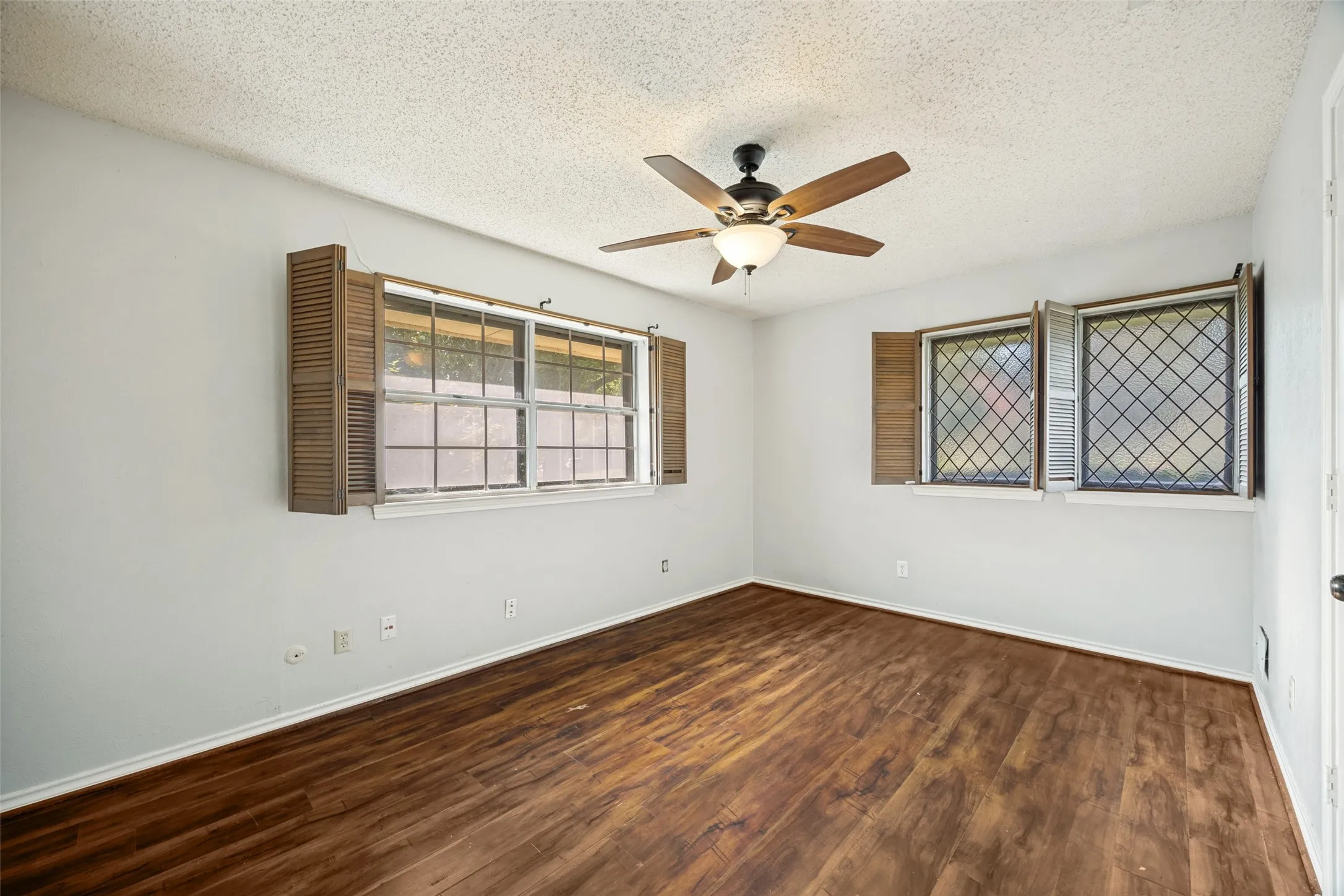 Single Family Residence For Rent in Collin County , 1138 Mill Springs, Richardson, Texas 75080, 3 Bedroom, 3 Bathroom, 2 Garage spaces, 2,274 Sqft, built in 1976, mls#21406683, Real Estate Agent in Richardson, Homes For Rent in Collin county, Homes For Rent in Richardson, Realtor in Richardson Texas, Real Estate Brokerage Independent Realty Texas, Luminita Cordes Realtor