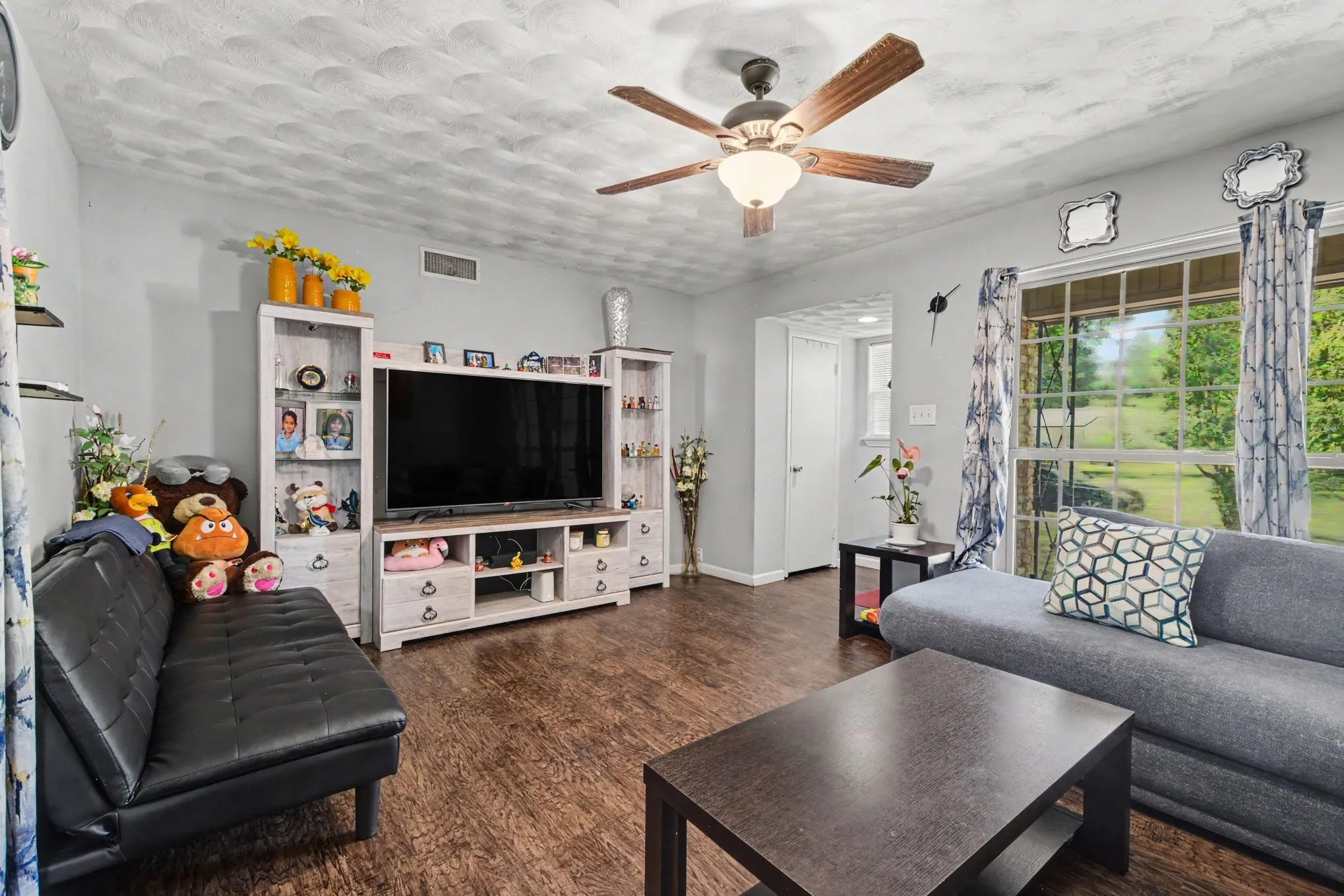 Single Family Residence For Sale in Dallas County , 13650 Pyramid Drive, Farmers Branch, Texas 75234, 3 Bedroom, 2 Bathroom, Garage spaces, 1,352 Sqft, built in 1957, mls#21374802, Real Estate Agent in Farmers Branch, Homes For Sale in Dallas county, Homes For Sale in Farmers Branch, Realtor in Farmers Branch Texas, Real Estate Brokerage Independent Realty Texas, Luminita Cordes Realtor