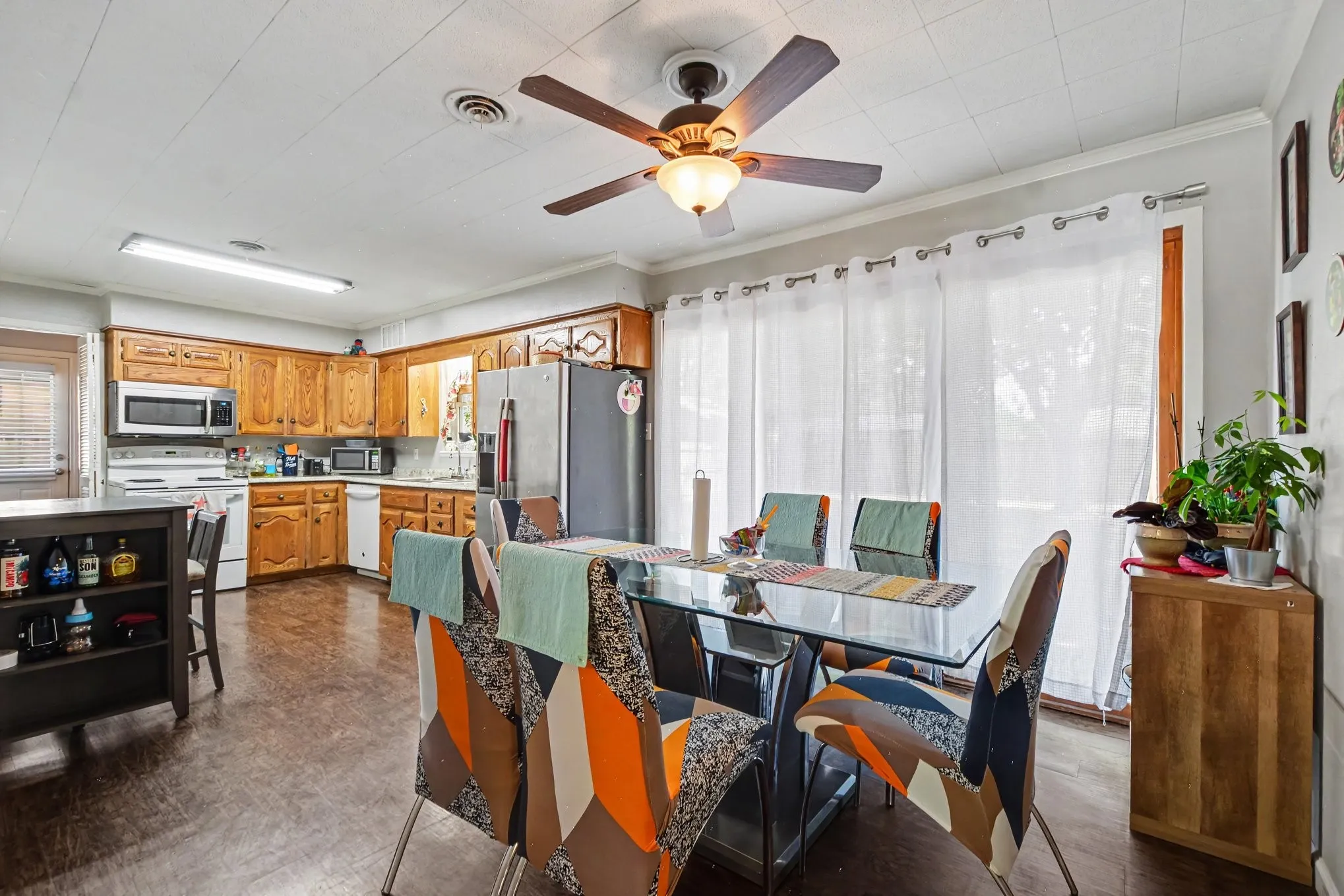Single Family Residence For Sale in Dallas County , 13650 Pyramid Drive, Farmers Branch, Texas 75234, 3 Bedroom, 2 Bathroom, Garage spaces, 1,352 Sqft, built in 1957, mls#21374802, Real Estate Agent in Farmers Branch, Homes For Sale in Dallas county, Homes For Sale in Farmers Branch, Realtor in Farmers Branch Texas, Real Estate Brokerage Independent Realty Texas, Luminita Cordes Realtor
