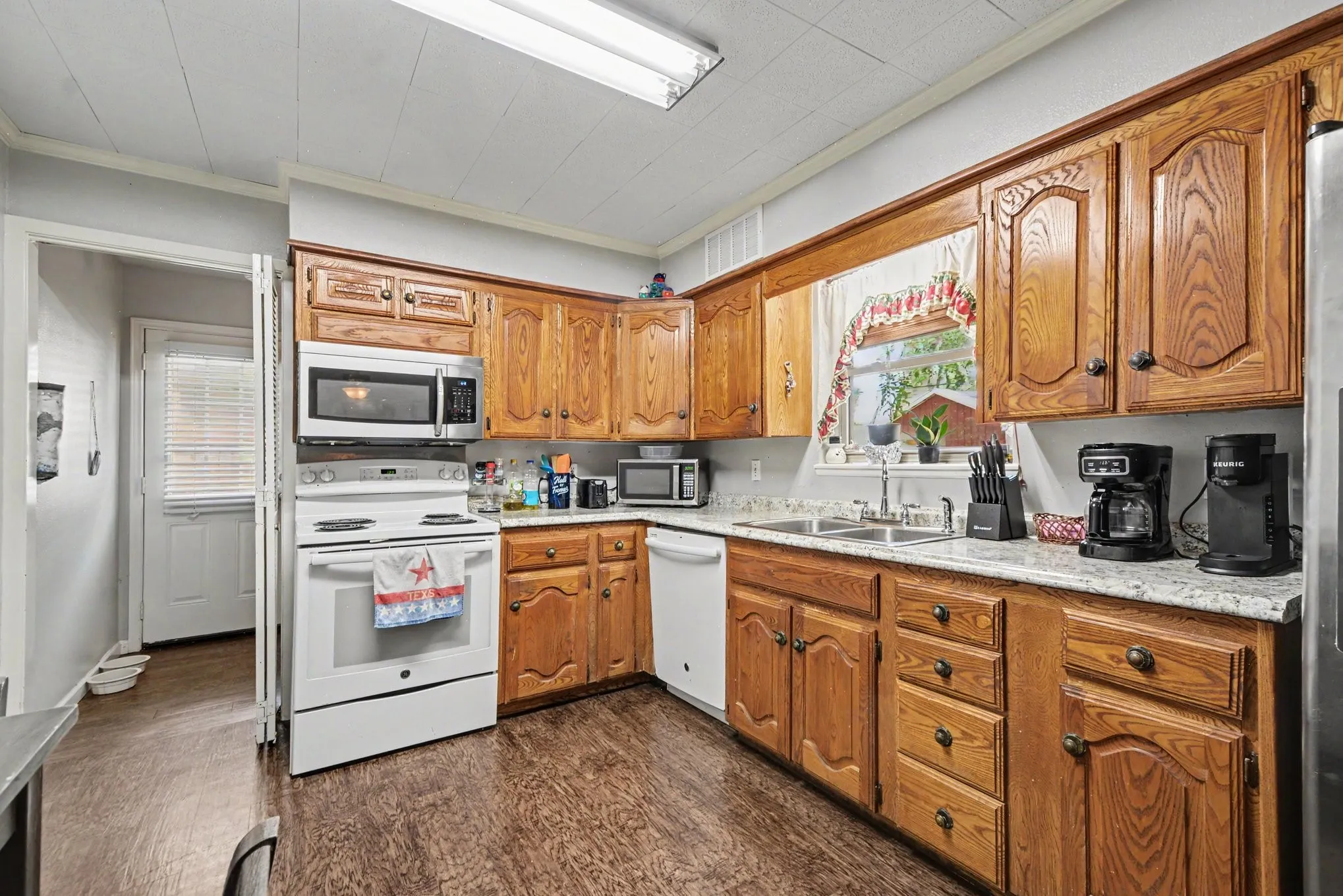 Single Family Residence For Sale in Dallas County , 13650 Pyramid Drive, Farmers Branch, Texas 75234, 3 Bedroom, 2 Bathroom, Garage spaces, 1,352 Sqft, built in 1957, mls#21374802, Real Estate Agent in Farmers Branch, Homes For Sale in Dallas county, Homes For Sale in Farmers Branch, Realtor in Farmers Branch Texas, Real Estate Brokerage Independent Realty Texas, Luminita Cordes Realtor