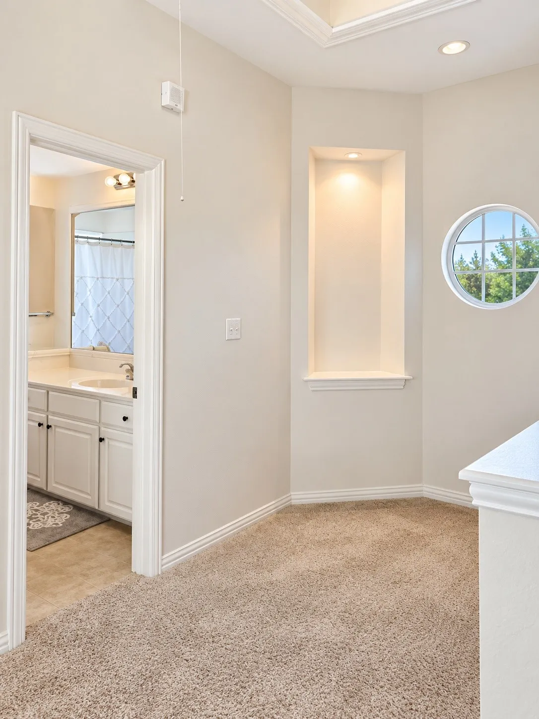Single Family Residence For Rent in Tarrant County , 1701 Chatham Lane, Keller, Texas 76248, 4 Bedroom, 3 Bathroom, 2 Garage spaces, 2,456 Sqft, built in 2002, mls#21404191, Real Estate Agent in Keller, Homes For Rent in Tarrant county, Homes For Rent in Keller, Realtor in Keller Texas, Real Estate Brokerage Independent Realty Texas, Luminita Cordes Realtor
