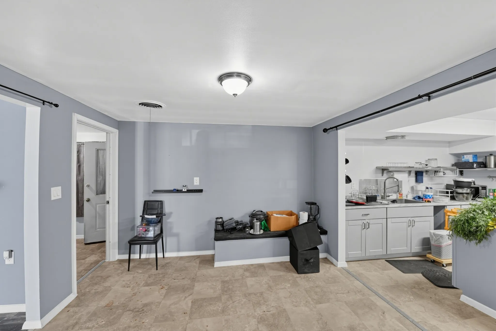 Single Family Residence For Sale in Hutchinson County , 101 E Davis Street, No City, Texas 79078, 3 Bedroom, 1 Bathroom, Garage spaces, 2,868 Sqft, built in 1955, mls#21407440, Real Estate Agent in No City, Homes For Sale in Hutchinson county, Homes For Sale in No City, Realtor in No City Texas, Real Estate Brokerage Independent Realty Texas, Luminita Cordes Realtor