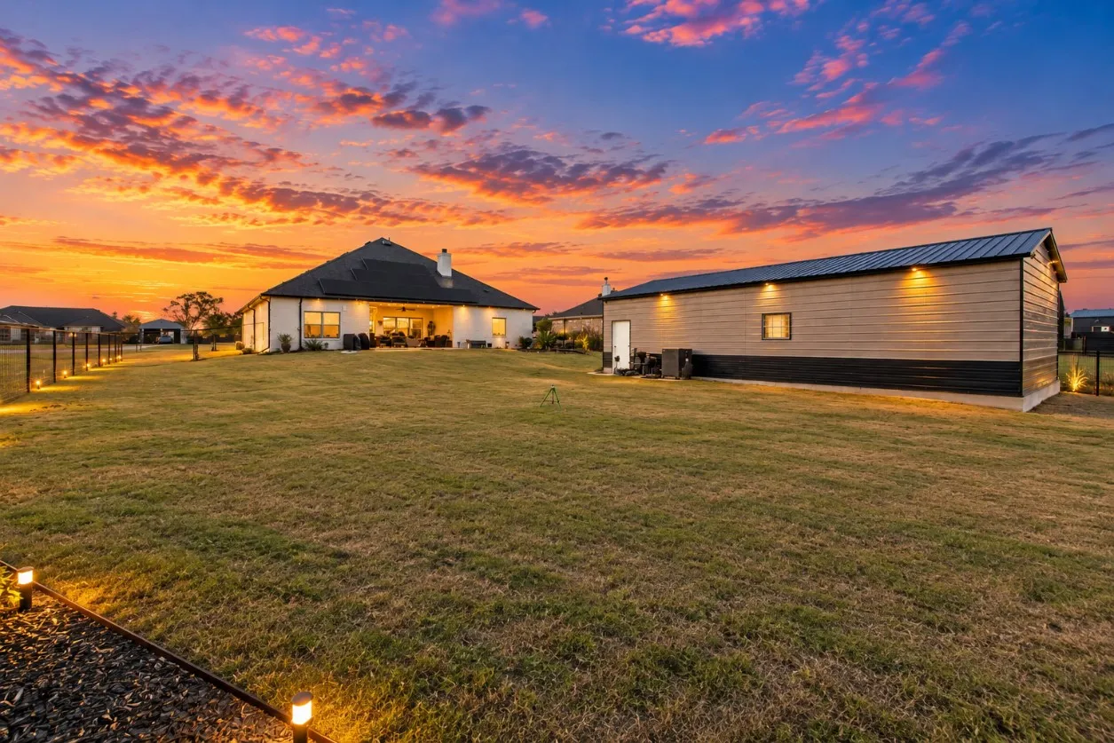 Single Family Residence For Sale in Denton County , 10160 Kildee Trail, Sanger, Texas 76266, 2 Bedroom, 3 Bathroom, 2 Garage spaces, 2,354 Sqft, built in 2021, mls#21404193, Real Estate Agent in Sanger, Homes For Sale in Denton county, Homes For Sale in Sanger, Realtor in Sanger Texas, Real Estate Brokerage Independent Realty Texas, Luminita Cordes Realtor