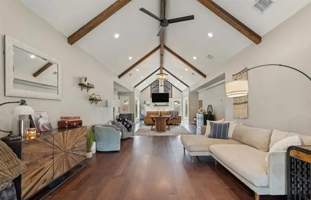 Single Family Residence For Sale in Smith County , 237 E Hideaway, Hideaway, Texas 75771, 3 Bedroom, 2 Bathroom, 2 Garage spaces, 2,039 Sqft, built in 1975, mls#21409379, Real Estate Agent in Hideaway, Homes For Sale in Smith county, Homes For Sale in Hideaway, Realtor in Hideaway Texas, Real Estate Brokerage Independent Realty Texas, Luminita Cordes Realtor