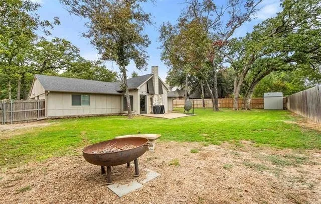 Single Family Residence For Sale in Smith County , 237 E Hideaway, Hideaway, Texas 75771, 3 Bedroom, 2 Bathroom, 2 Garage spaces, 2,039 Sqft, built in 1975, mls#21409379, Real Estate Agent in Hideaway, Homes For Sale in Smith county, Homes For Sale in Hideaway, Realtor in Hideaway Texas, Real Estate Brokerage Independent Realty Texas, Luminita Cordes Realtor
