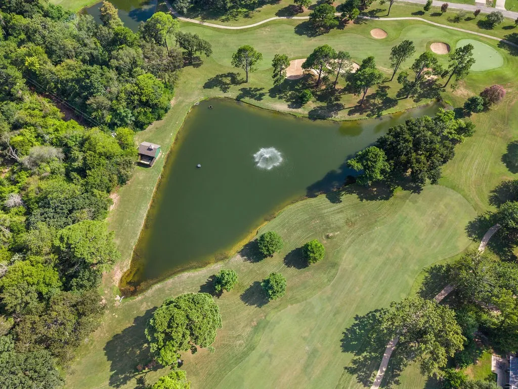 Single Family Residence For Sale in Smith County , 237 E Hideaway, Hideaway, Texas 75771, 3 Bedroom, 2 Bathroom, 2 Garage spaces, 2,039 Sqft, built in 1975, mls#21409379, Real Estate Agent in Hideaway, Homes For Sale in Smith county, Homes For Sale in Hideaway, Realtor in Hideaway Texas, Real Estate Brokerage Independent Realty Texas, Luminita Cordes Realtor