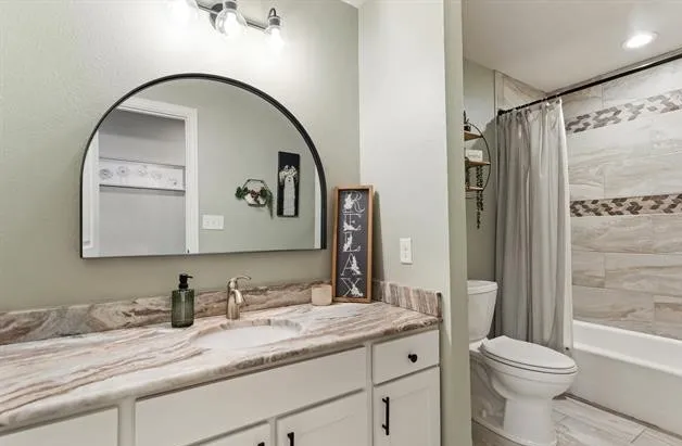 Single Family Residence For Sale in Smith County , 237 E Hideaway, Hideaway, Texas 75771, 3 Bedroom, 2 Bathroom, 2 Garage spaces, 2,039 Sqft, built in 1975, mls#21409379, Real Estate Agent in Hideaway, Homes For Sale in Smith county, Homes For Sale in Hideaway, Realtor in Hideaway Texas, Real Estate Brokerage Independent Realty Texas, Luminita Cordes Realtor