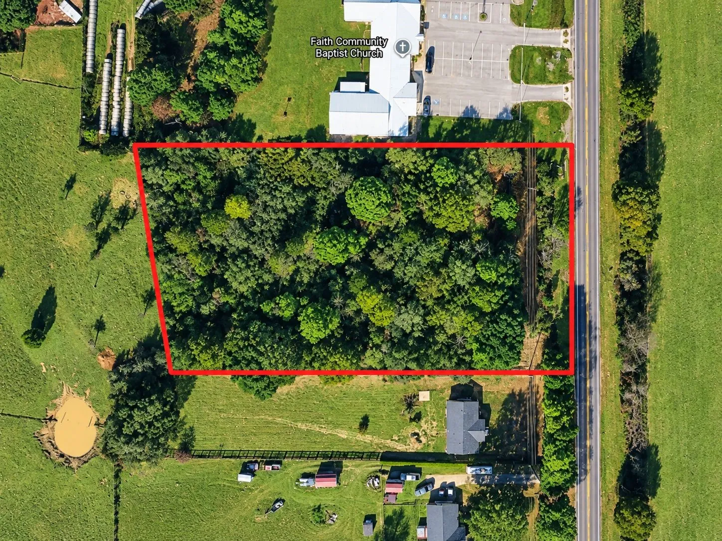 Wooded parcel with direct road frontage