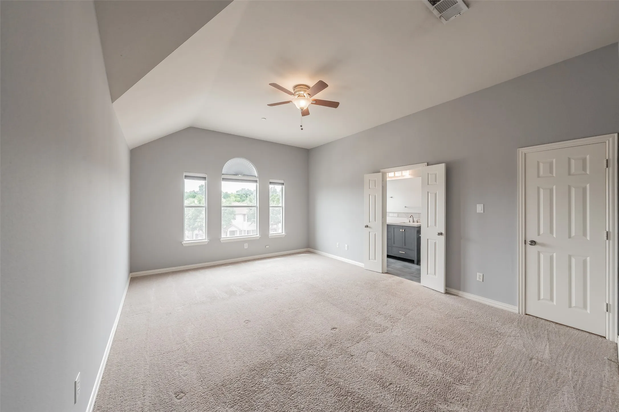 Townhouse For Sale in Denton County , 1785 Massey Drive, Lewisville, Texas 75067, 3 Bedroom, 3 Bathroom, 2 Garage spaces, 1,700 Sqft, built in 2003, mls#21409431, Real Estate Agent in Lewisville, Homes For Sale in Denton county, Homes For Sale in Lewisville, Realtor in Lewisville Texas, Real Estate Brokerage Independent Realty Texas, Luminita Cordes Realtor