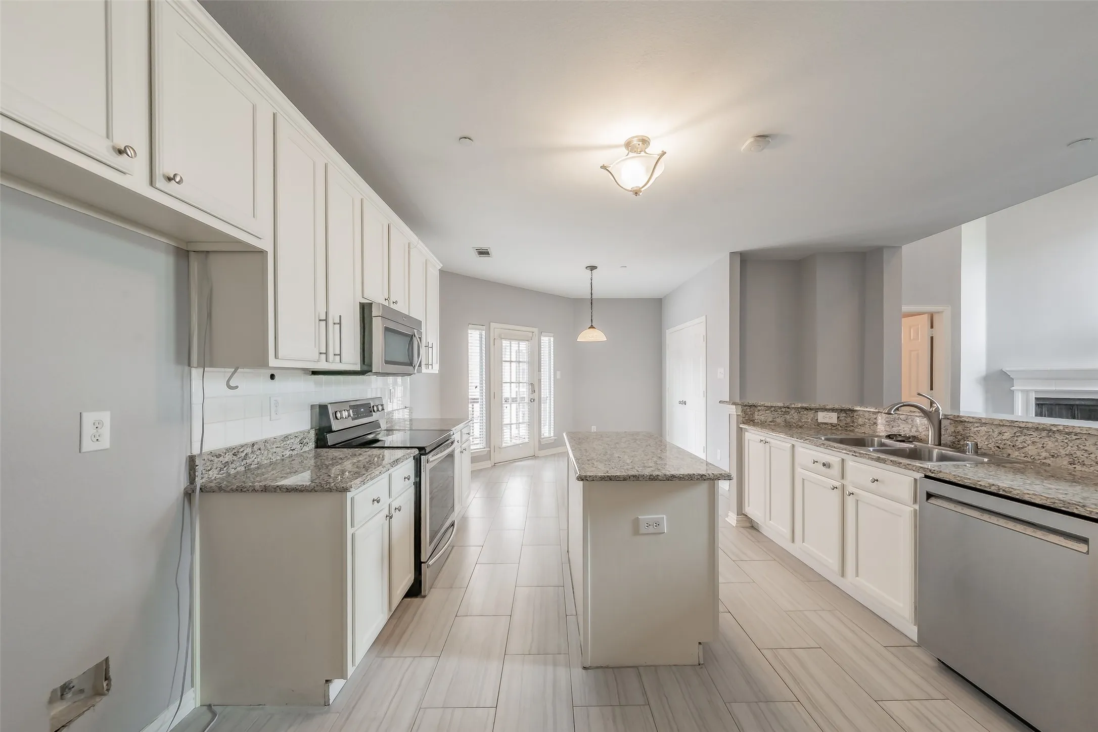 Townhouse For Sale in Denton County , 1785 Massey Drive, Lewisville, Texas 75067, 3 Bedroom, 3 Bathroom, 2 Garage spaces, 1,700 Sqft, built in 2003, mls#21409431, Real Estate Agent in Lewisville, Homes For Sale in Denton county, Homes For Sale in Lewisville, Realtor in Lewisville Texas, Real Estate Brokerage Independent Realty Texas, Luminita Cordes Realtor