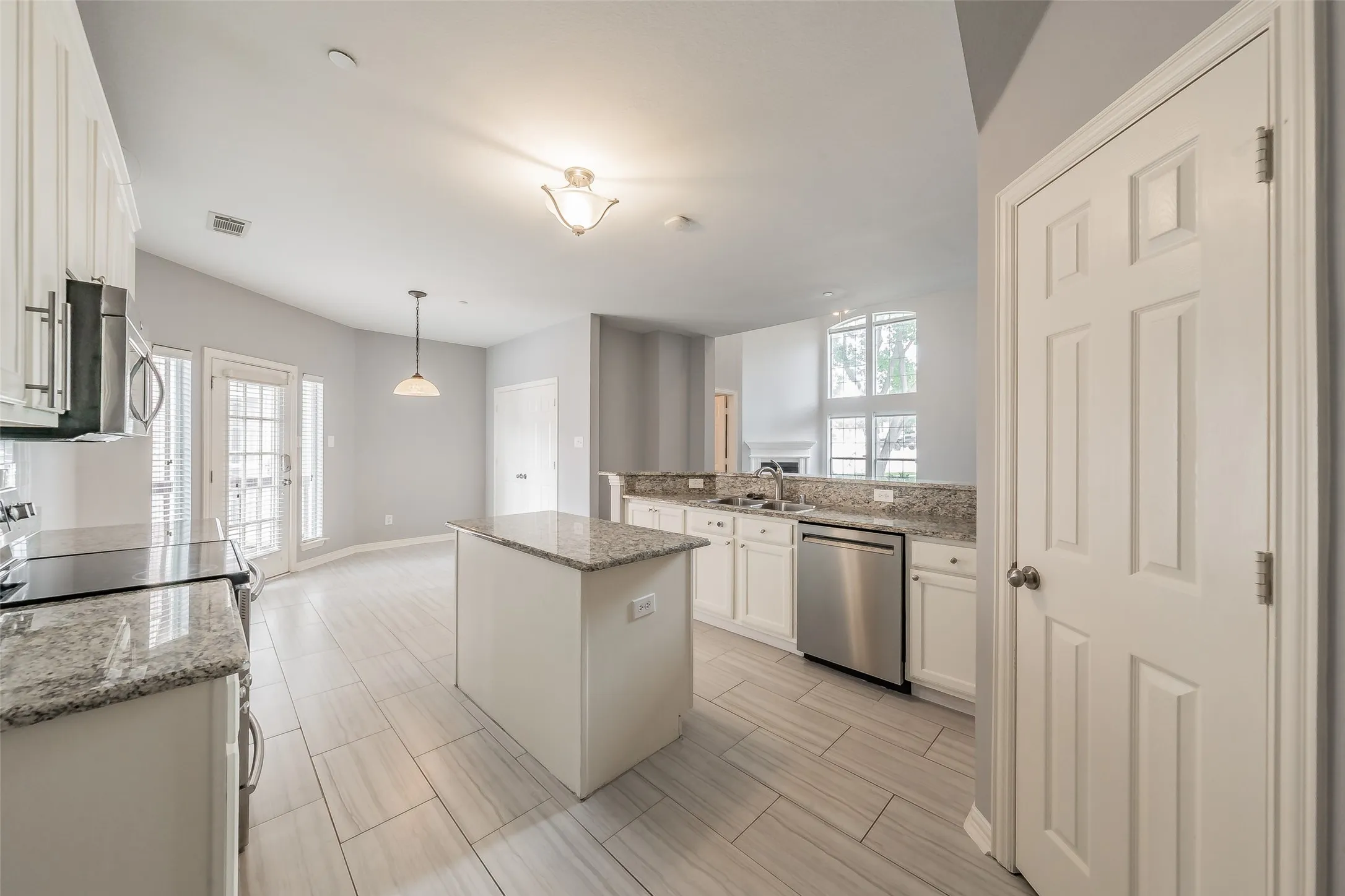 Townhouse For Sale in Denton County , 1785 Massey Drive, Lewisville, Texas 75067, 3 Bedroom, 3 Bathroom, 2 Garage spaces, 1,700 Sqft, built in 2003, mls#21409431, Real Estate Agent in Lewisville, Homes For Sale in Denton county, Homes For Sale in Lewisville, Realtor in Lewisville Texas, Real Estate Brokerage Independent Realty Texas, Luminita Cordes Realtor