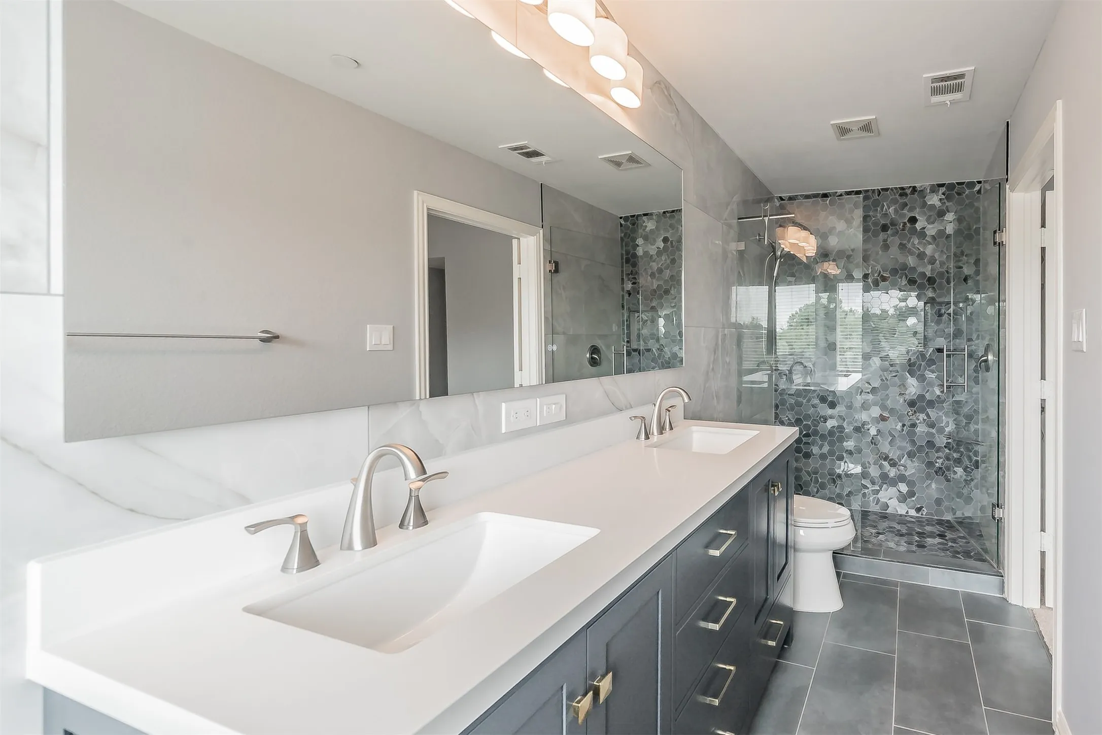 Townhouse For Sale in Denton County , 1785 Massey Drive, Lewisville, Texas 75067, 3 Bedroom, 3 Bathroom, 2 Garage spaces, 1,700 Sqft, built in 2003, mls#21409431, Real Estate Agent in Lewisville, Homes For Sale in Denton county, Homes For Sale in Lewisville, Realtor in Lewisville Texas, Real Estate Brokerage Independent Realty Texas, Luminita Cordes Realtor