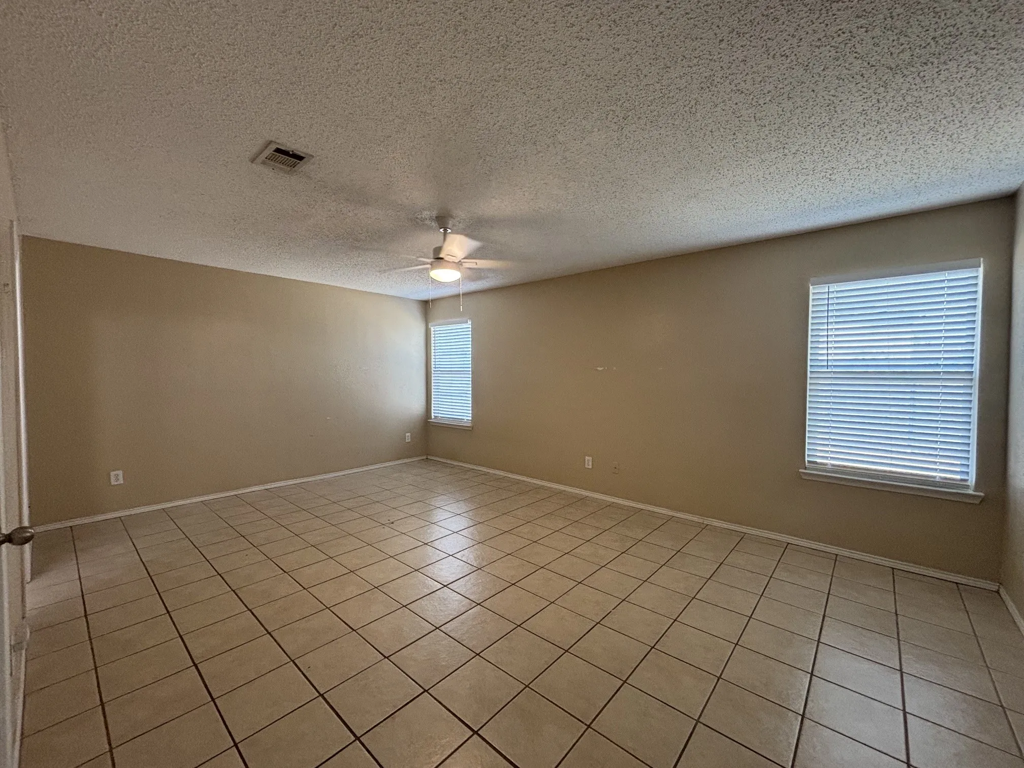 Single Family Residence For Rent in Tarrant County , 3405 Desert Mesa Road, Fort Worth, Texas 76262, 3 Bedroom, 2 Bathroom, 2 Garage spaces, 1,634 Sqft, built in 2002, mls#21409443, Real Estate Agent in Fort Worth, Homes For Rent in Tarrant county, Homes For Rent in Fort Worth, Realtor in Fort Worth Texas, Real Estate Brokerage Independent Realty Texas, Luminita Cordes Realtor