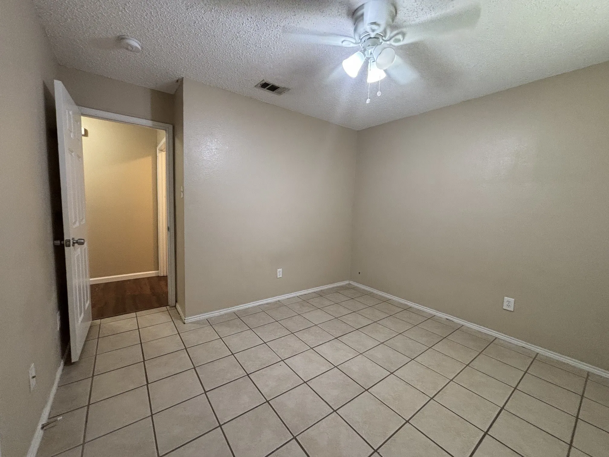 Single Family Residence For Rent in Tarrant County , 3405 Desert Mesa Road, Fort Worth, Texas 76262, 3 Bedroom, 2 Bathroom, 2 Garage spaces, 1,634 Sqft, built in 2002, mls#21409443, Real Estate Agent in Fort Worth, Homes For Rent in Tarrant county, Homes For Rent in Fort Worth, Realtor in Fort Worth Texas, Real Estate Brokerage Independent Realty Texas, Luminita Cordes Realtor
