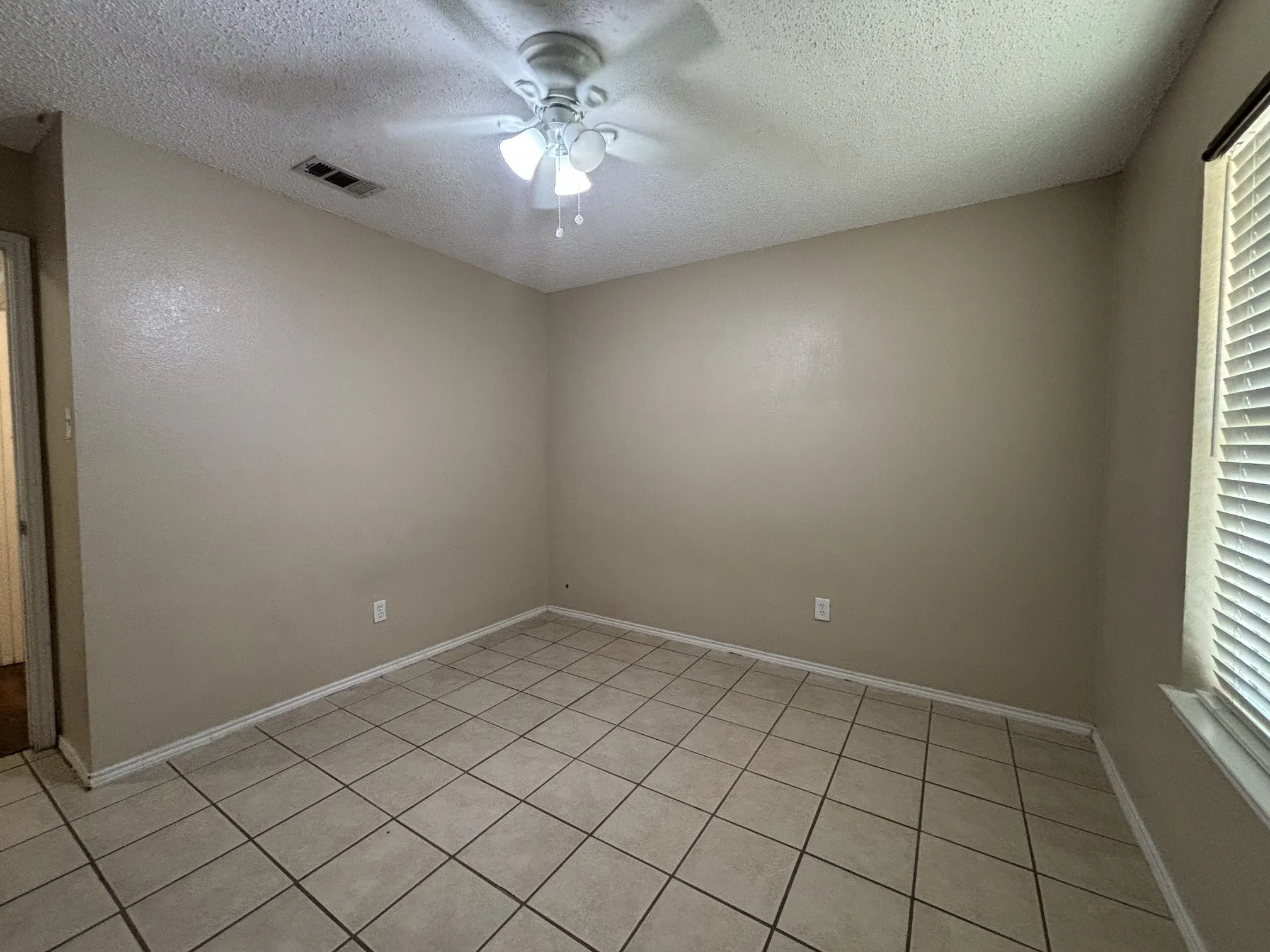 Single Family Residence For Rent in Tarrant County , 3405 Desert Mesa Road, Fort Worth, Texas 76262, 3 Bedroom, 2 Bathroom, 2 Garage spaces, 1,634 Sqft, built in 2002, mls#21409443, Real Estate Agent in Fort Worth, Homes For Rent in Tarrant county, Homes For Rent in Fort Worth, Realtor in Fort Worth Texas, Real Estate Brokerage Independent Realty Texas, Luminita Cordes Realtor