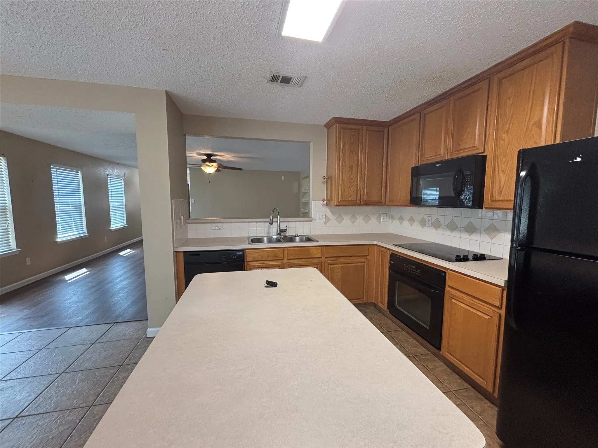 Single Family Residence For Rent in Tarrant County , 3405 Desert Mesa Road, Fort Worth, Texas 76262, 3 Bedroom, 2 Bathroom, 2 Garage spaces, 1,634 Sqft, built in 2002, mls#21409443, Real Estate Agent in Fort Worth, Homes For Rent in Tarrant county, Homes For Rent in Fort Worth, Realtor in Fort Worth Texas, Real Estate Brokerage Independent Realty Texas, Luminita Cordes Realtor