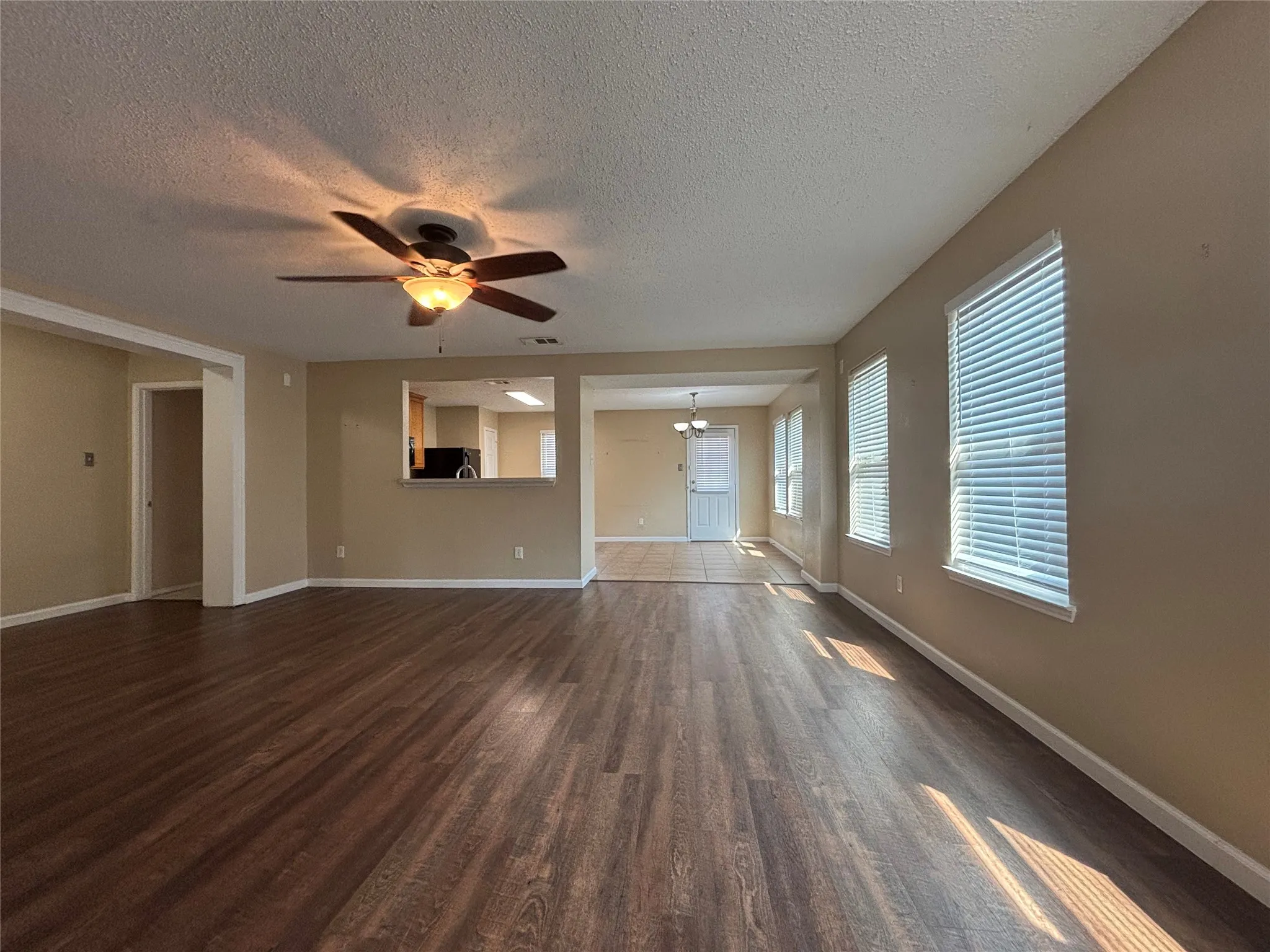 Single Family Residence For Rent in Tarrant County , 3405 Desert Mesa Road, Fort Worth, Texas 76262, 3 Bedroom, 2 Bathroom, 2 Garage spaces, 1,634 Sqft, built in 2002, mls#21409443, Real Estate Agent in Fort Worth, Homes For Rent in Tarrant county, Homes For Rent in Fort Worth, Realtor in Fort Worth Texas, Real Estate Brokerage Independent Realty Texas, Luminita Cordes Realtor
