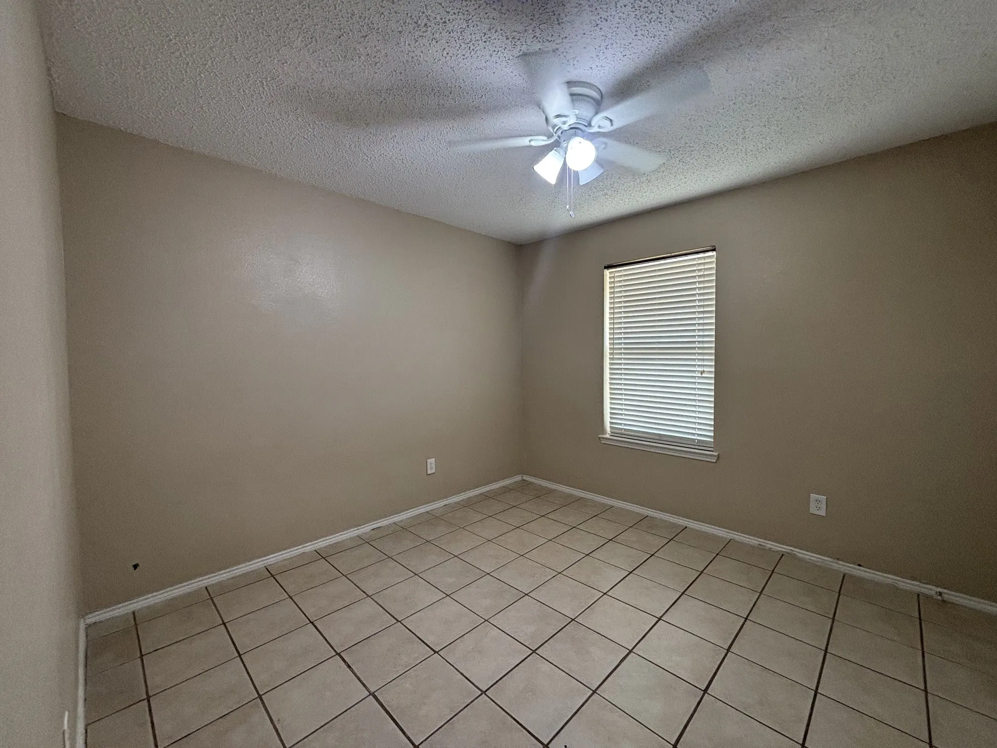 Single Family Residence For Rent in Tarrant County , 3405 Desert Mesa Road, Fort Worth, Texas 76262, 3 Bedroom, 2 Bathroom, 2 Garage spaces, 1,634 Sqft, built in 2002, mls#21409443, Real Estate Agent in Fort Worth, Homes For Rent in Tarrant county, Homes For Rent in Fort Worth, Realtor in Fort Worth Texas, Real Estate Brokerage Independent Realty Texas, Luminita Cordes Realtor