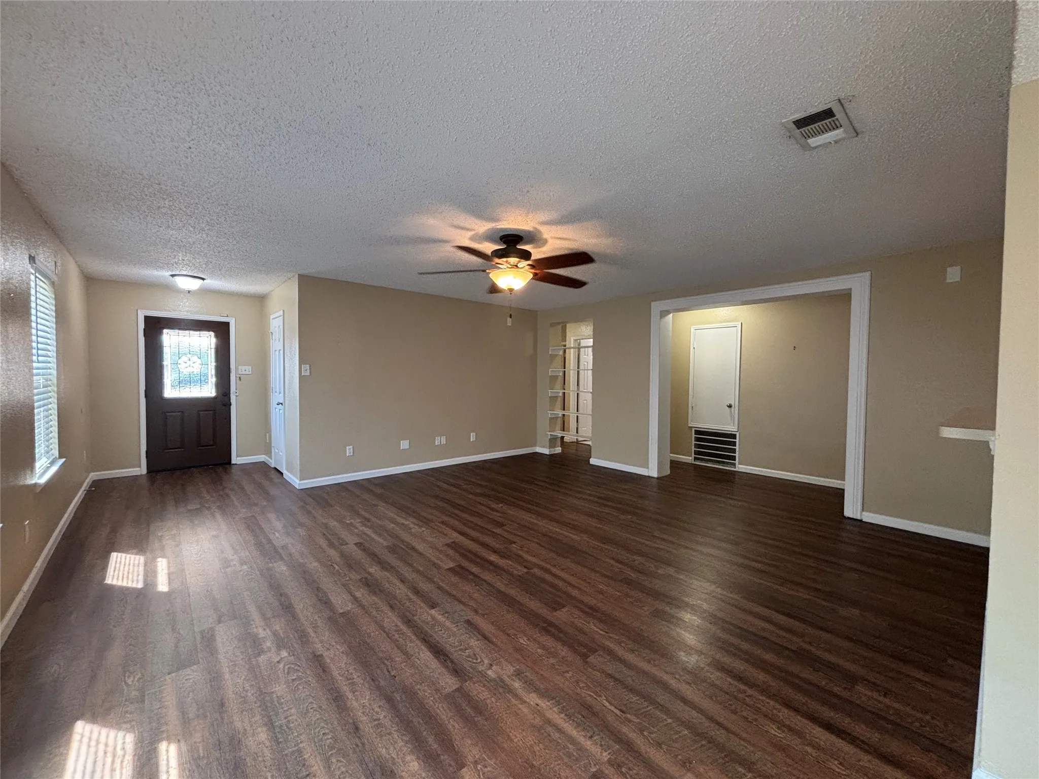 Single Family Residence For Rent in Tarrant County , 3405 Desert Mesa Road, Fort Worth, Texas 76262, 3 Bedroom, 2 Bathroom, 2 Garage spaces, 1,634 Sqft, built in 2002, mls#21409443, Real Estate Agent in Fort Worth, Homes For Rent in Tarrant county, Homes For Rent in Fort Worth, Realtor in Fort Worth Texas, Real Estate Brokerage Independent Realty Texas, Luminita Cordes Realtor
