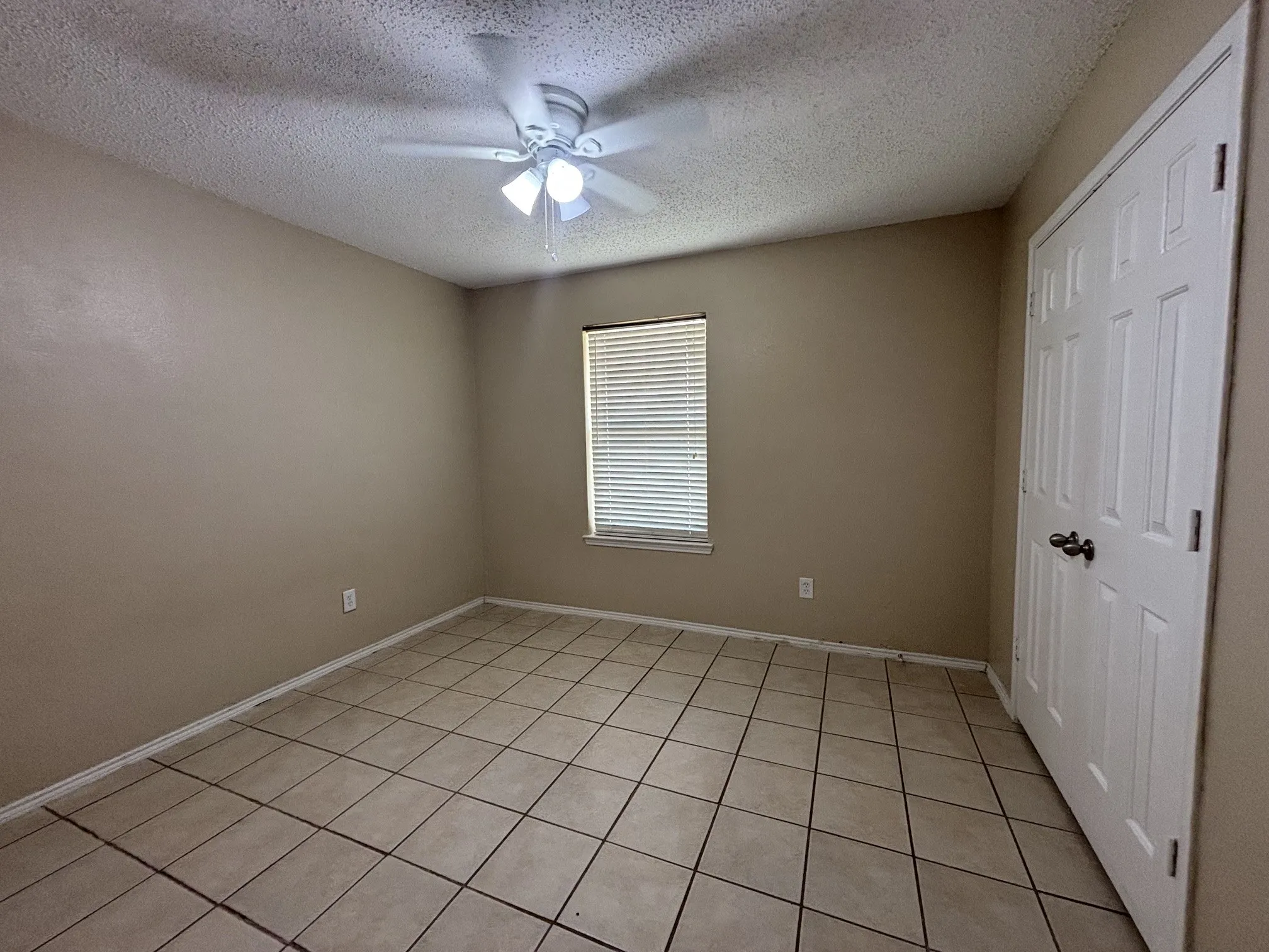 Single Family Residence For Rent in Tarrant County , 3405 Desert Mesa Road, Fort Worth, Texas 76262, 3 Bedroom, 2 Bathroom, 2 Garage spaces, 1,634 Sqft, built in 2002, mls#21409443, Real Estate Agent in Fort Worth, Homes For Rent in Tarrant county, Homes For Rent in Fort Worth, Realtor in Fort Worth Texas, Real Estate Brokerage Independent Realty Texas, Luminita Cordes Realtor