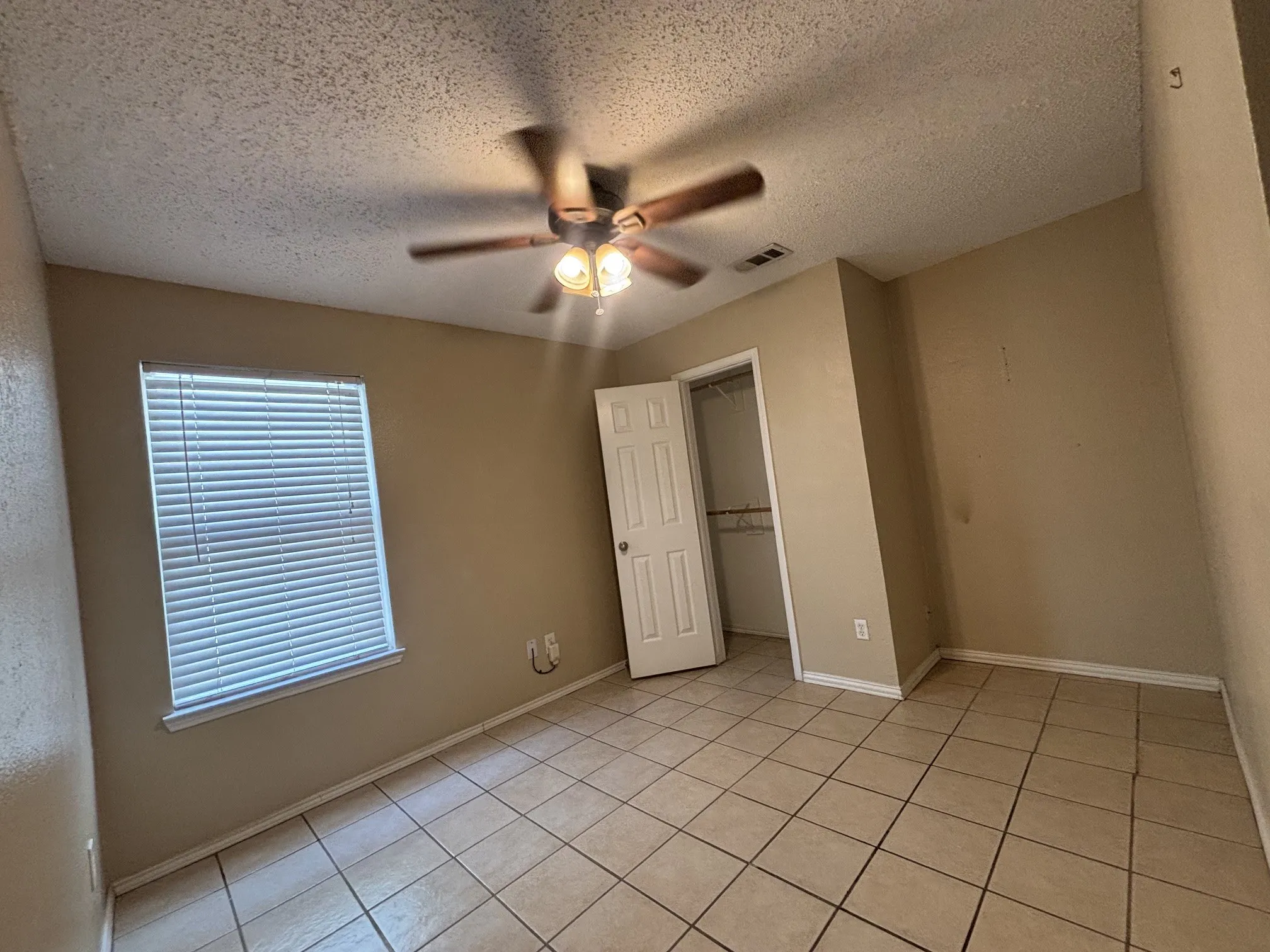 Single Family Residence For Rent in Tarrant County , 3405 Desert Mesa Road, Fort Worth, Texas 76262, 3 Bedroom, 2 Bathroom, 2 Garage spaces, 1,634 Sqft, built in 2002, mls#21409443, Real Estate Agent in Fort Worth, Homes For Rent in Tarrant county, Homes For Rent in Fort Worth, Realtor in Fort Worth Texas, Real Estate Brokerage Independent Realty Texas, Luminita Cordes Realtor