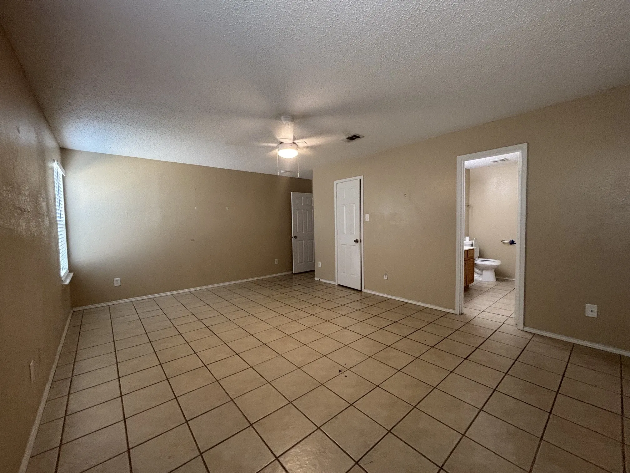 Single Family Residence For Rent in Tarrant County , 3405 Desert Mesa Road, Fort Worth, Texas 76262, 3 Bedroom, 2 Bathroom, 2 Garage spaces, 1,634 Sqft, built in 2002, mls#21409443, Real Estate Agent in Fort Worth, Homes For Rent in Tarrant county, Homes For Rent in Fort Worth, Realtor in Fort Worth Texas, Real Estate Brokerage Independent Realty Texas, Luminita Cordes Realtor
