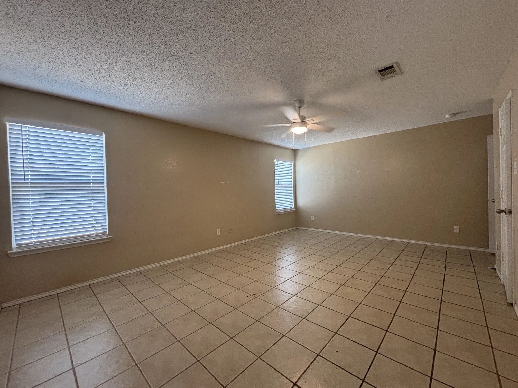 Single Family Residence For Rent in Tarrant County , 3405 Desert Mesa Road, Fort Worth, Texas 76262, 3 Bedroom, 2 Bathroom, 2 Garage spaces, 1,634 Sqft, built in 2002, mls#21409443, Real Estate Agent in Fort Worth, Homes For Rent in Tarrant county, Homes For Rent in Fort Worth, Realtor in Fort Worth Texas, Real Estate Brokerage Independent Realty Texas, Luminita Cordes Realtor