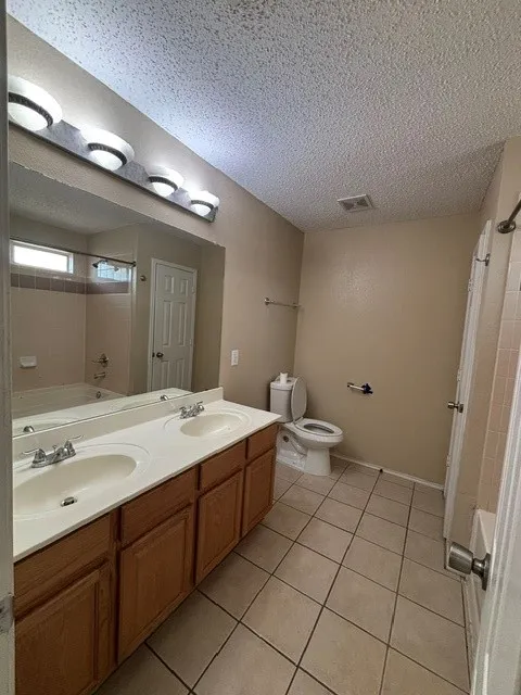 Single Family Residence For Rent in Tarrant County , 3405 Desert Mesa Road, Fort Worth, Texas 76262, 3 Bedroom, 2 Bathroom, 2 Garage spaces, 1,634 Sqft, built in 2002, mls#21409443, Real Estate Agent in Fort Worth, Homes For Rent in Tarrant county, Homes For Rent in Fort Worth, Realtor in Fort Worth Texas, Real Estate Brokerage Independent Realty Texas, Luminita Cordes Realtor