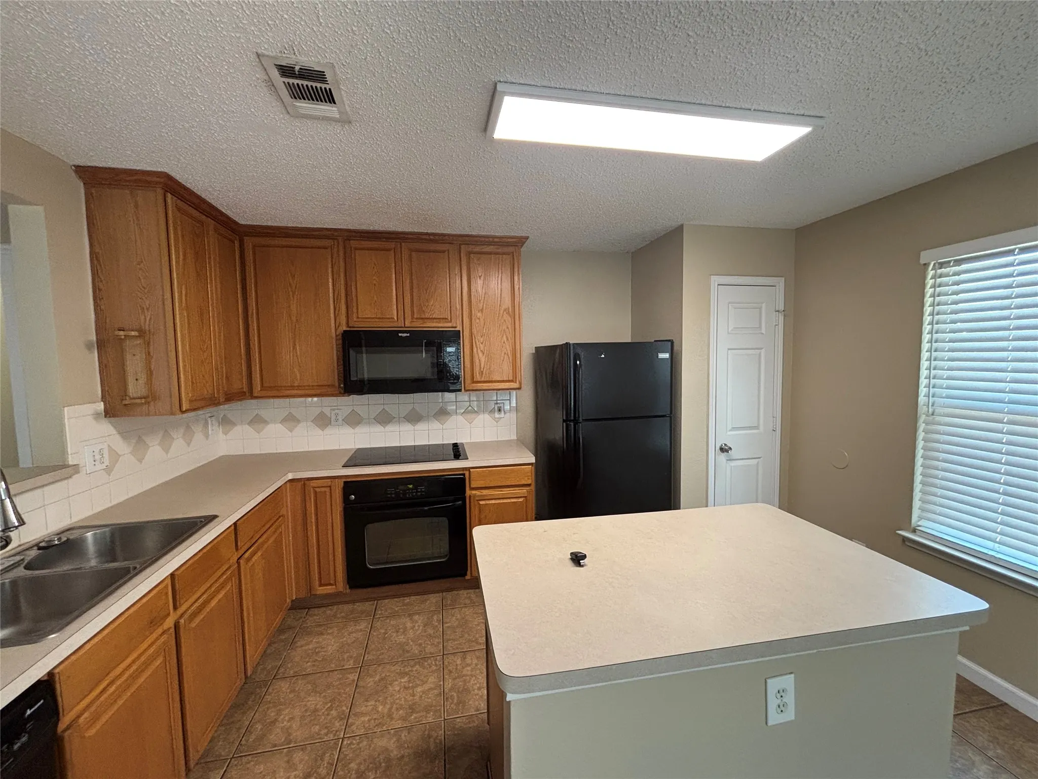 Single Family Residence For Rent in Tarrant County , 3405 Desert Mesa Road, Fort Worth, Texas 76262, 3 Bedroom, 2 Bathroom, 2 Garage spaces, 1,634 Sqft, built in 2002, mls#21409443, Real Estate Agent in Fort Worth, Homes For Rent in Tarrant county, Homes For Rent in Fort Worth, Realtor in Fort Worth Texas, Real Estate Brokerage Independent Realty Texas, Luminita Cordes Realtor