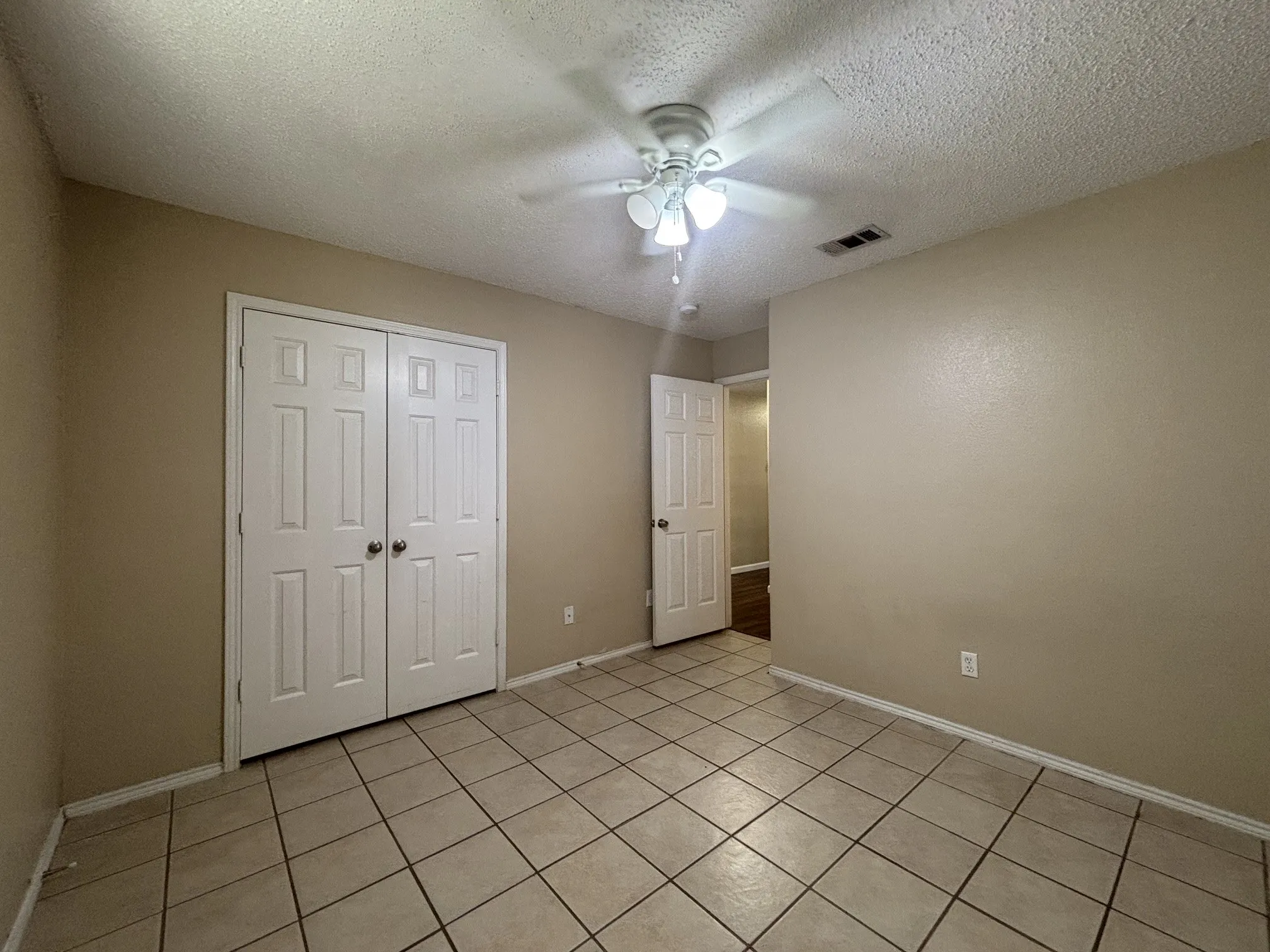 Single Family Residence For Rent in Tarrant County , 3405 Desert Mesa Road, Fort Worth, Texas 76262, 3 Bedroom, 2 Bathroom, 2 Garage spaces, 1,634 Sqft, built in 2002, mls#21409443, Real Estate Agent in Fort Worth, Homes For Rent in Tarrant county, Homes For Rent in Fort Worth, Realtor in Fort Worth Texas, Real Estate Brokerage Independent Realty Texas, Luminita Cordes Realtor