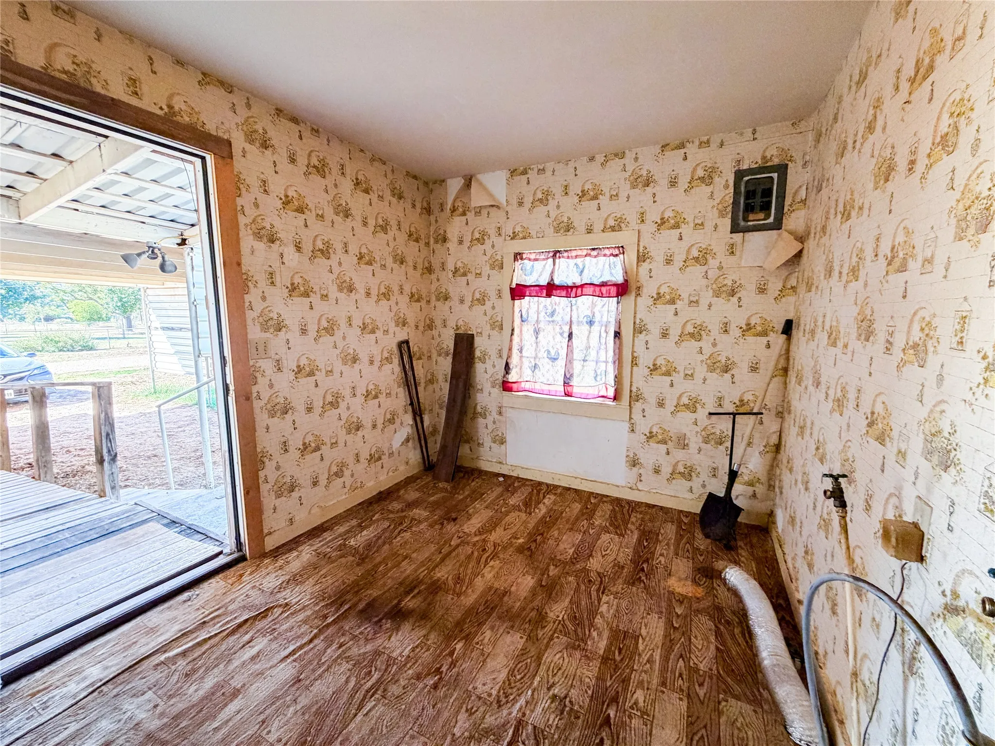 Single Family Residence For Sale in Haskell County , 1401 N Avenue K, Haskell, Texas 79521, 3 Bedroom, 1 Bathroom, Garage spaces, 1,552 Sqft, built in 1950, mls#21404099, Real Estate Agent in Haskell, Homes For Sale in Haskell county, Homes For Sale in Haskell, Realtor in Haskell Texas, Real Estate Brokerage Independent Realty Texas, Luminita Cordes Realtor