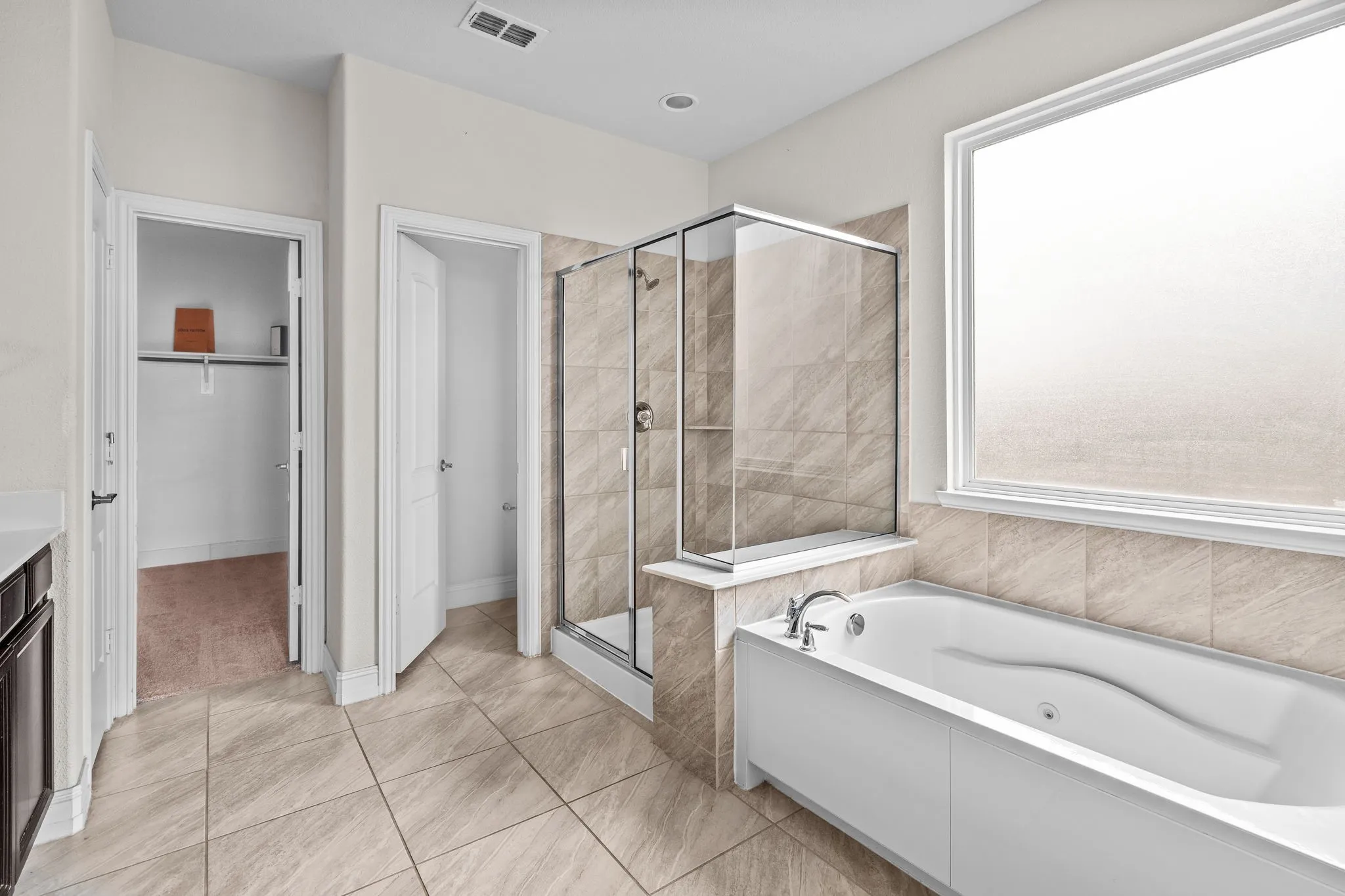 Single Family Residence For Rent in Tarrant County , 1929 Brahorn Lane, Fort Worth, Texas 76131, 4 Bedroom, 4 Bathroom, 3 Garage spaces, 3,474 Sqft, built in 2016, mls#21393806, Real Estate Agent in Fort Worth, Homes For Rent in Tarrant county, Homes For Rent in Fort Worth, Realtor in Fort Worth Texas, Real Estate Brokerage Independent Realty Texas, Luminita Cordes Realtor