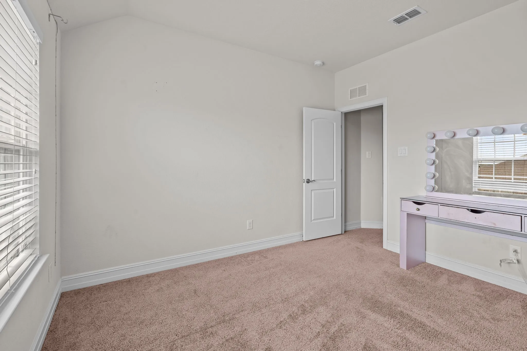 Single Family Residence For Rent in Tarrant County , 1929 Brahorn Lane, Fort Worth, Texas 76131, 4 Bedroom, 4 Bathroom, 3 Garage spaces, 3,474 Sqft, built in 2016, mls#21393806, Real Estate Agent in Fort Worth, Homes For Rent in Tarrant county, Homes For Rent in Fort Worth, Realtor in Fort Worth Texas, Real Estate Brokerage Independent Realty Texas, Luminita Cordes Realtor