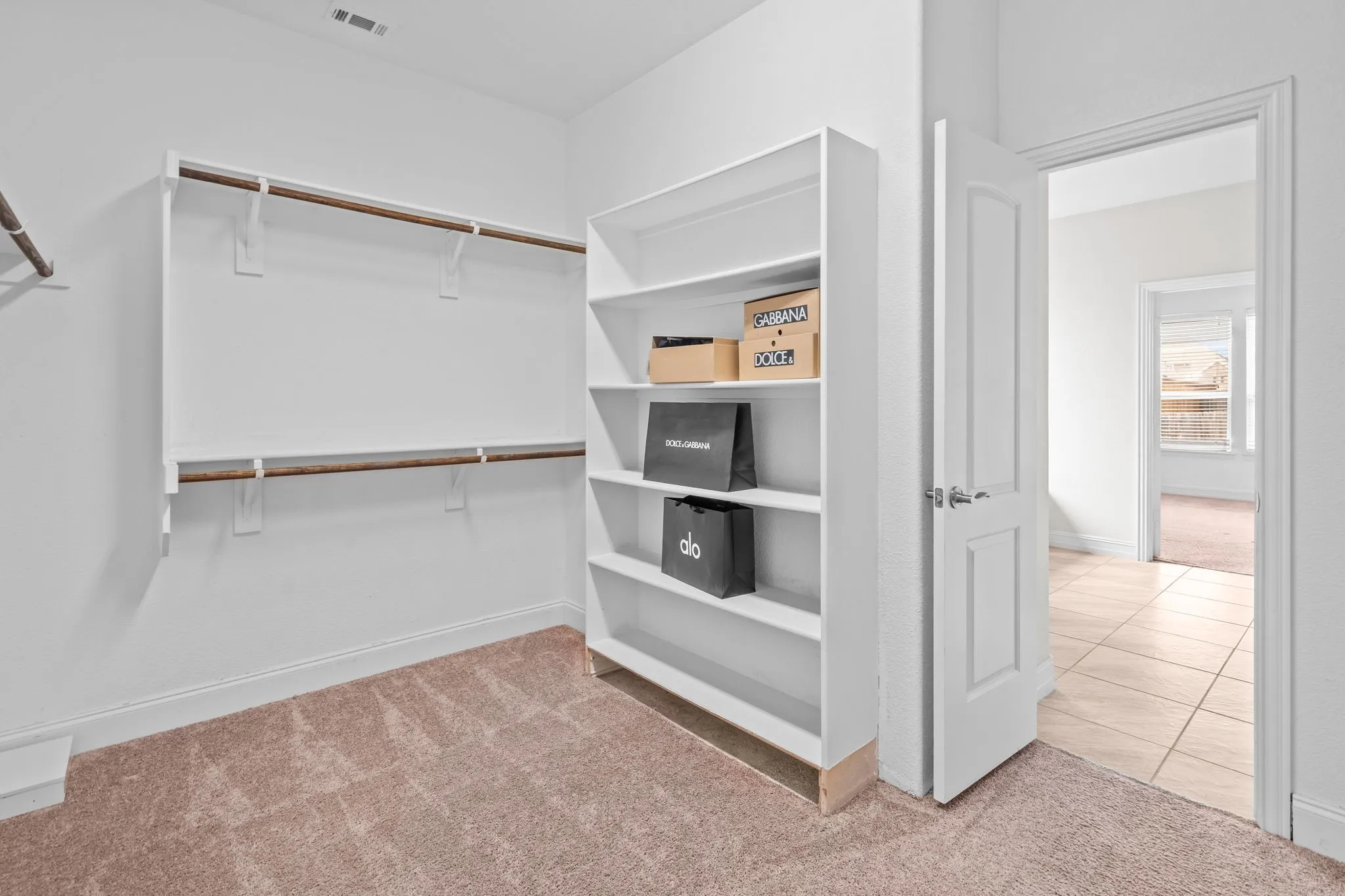 Single Family Residence For Rent in Tarrant County , 1929 Brahorn Lane, Fort Worth, Texas 76131, 4 Bedroom, 4 Bathroom, 3 Garage spaces, 3,474 Sqft, built in 2016, mls#21393806, Real Estate Agent in Fort Worth, Homes For Rent in Tarrant county, Homes For Rent in Fort Worth, Realtor in Fort Worth Texas, Real Estate Brokerage Independent Realty Texas, Luminita Cordes Realtor