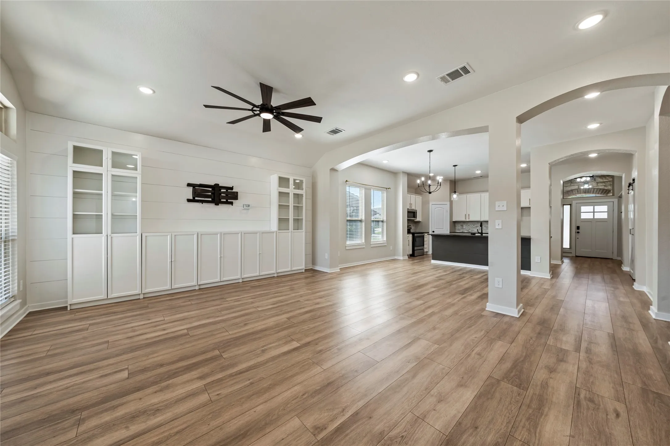 Single Family Residence For Sale in Mc Lennan County , 3108 Gilchrist Drive, Waco, Texas 76655, 4 Bedroom, 2 Bathroom, 3 Garage spaces, 1,877 Sqft, built in 2018, mls#21399964, Real Estate Agent in Waco, Homes For Sale in Mc Lennan county, Homes For Sale in Waco, Realtor in Waco Texas, Real Estate Brokerage Independent Realty Texas, Luminita Cordes Realtor