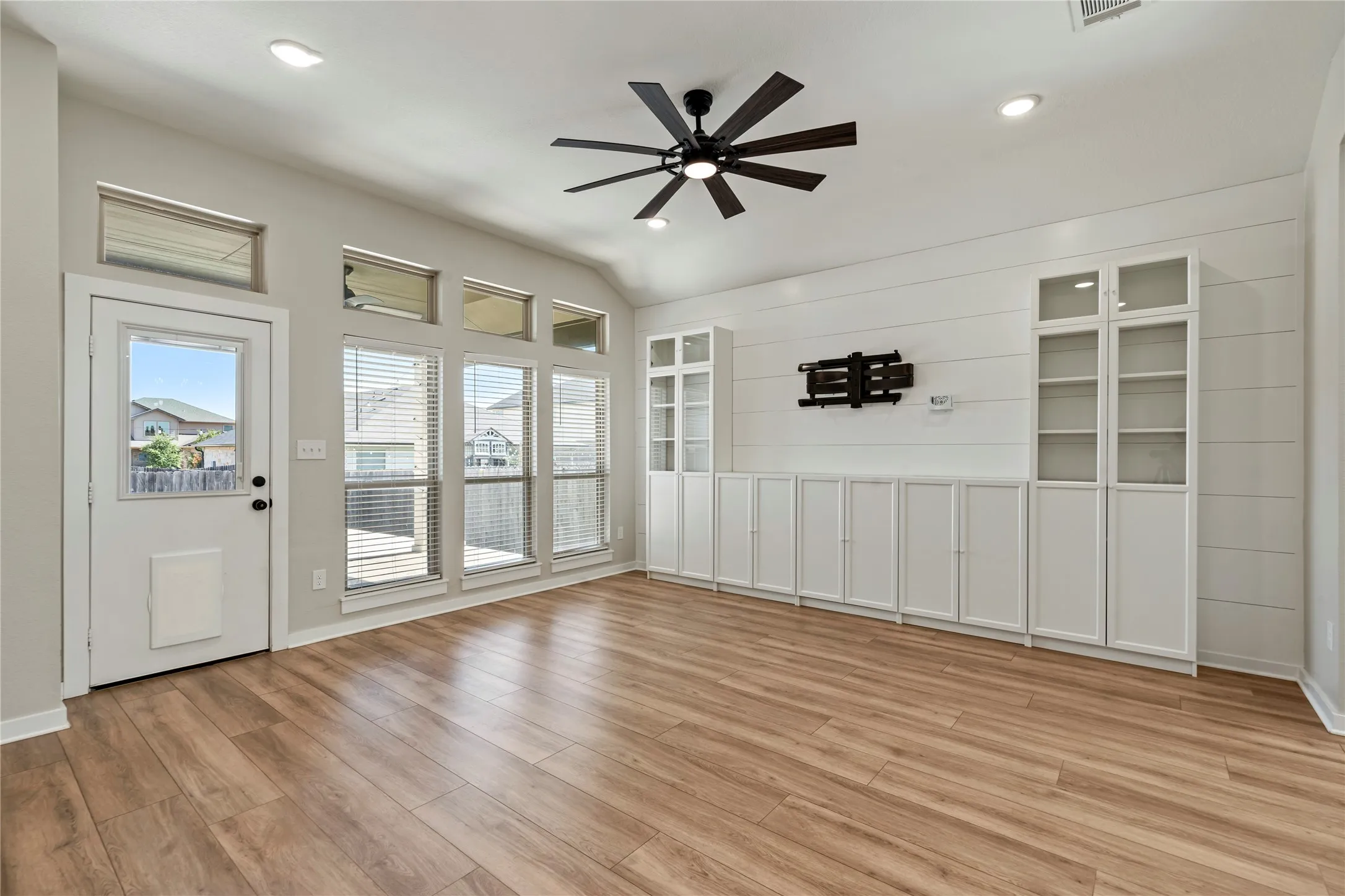 Single Family Residence For Sale in Mc Lennan County , 3108 Gilchrist Drive, Waco, Texas 76655, 4 Bedroom, 2 Bathroom, 3 Garage spaces, 1,877 Sqft, built in 2018, mls#21399964, Real Estate Agent in Waco, Homes For Sale in Mc Lennan county, Homes For Sale in Waco, Realtor in Waco Texas, Real Estate Brokerage Independent Realty Texas, Luminita Cordes Realtor