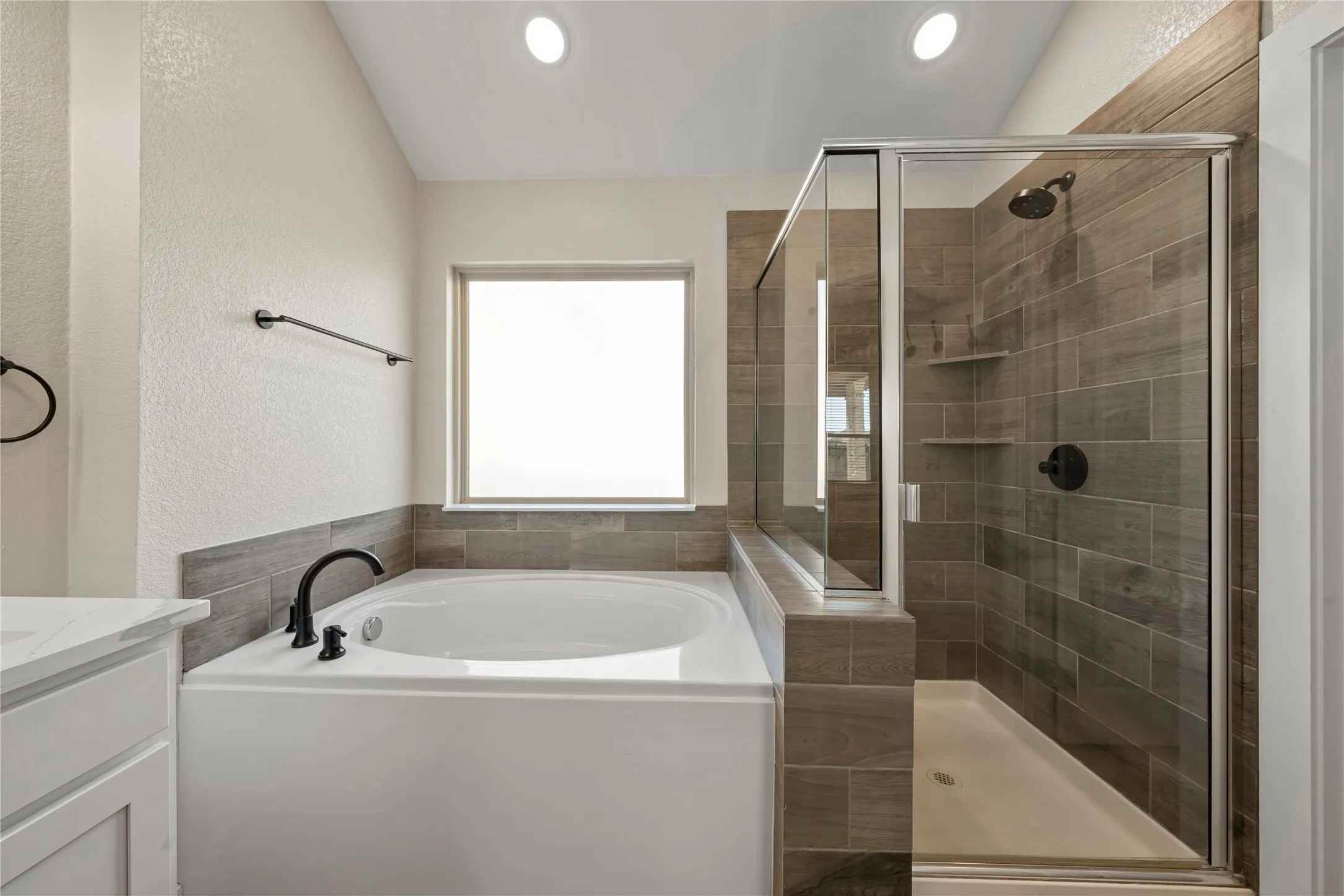 Single Family Residence For Sale in Mc Lennan County , 3108 Gilchrist Drive, Waco, Texas 76655, 4 Bedroom, 2 Bathroom, 3 Garage spaces, 1,877 Sqft, built in 2018, mls#21399964, Real Estate Agent in Waco, Homes For Sale in Mc Lennan county, Homes For Sale in Waco, Realtor in Waco Texas, Real Estate Brokerage Independent Realty Texas, Luminita Cordes Realtor