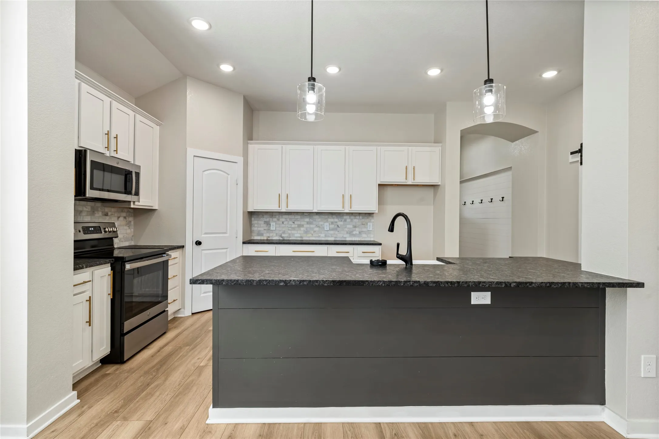 Single Family Residence For Sale in Mc Lennan County , 3108 Gilchrist Drive, Waco, Texas 76655, 4 Bedroom, 2 Bathroom, 3 Garage spaces, 1,877 Sqft, built in 2018, mls#21399964, Real Estate Agent in Waco, Homes For Sale in Mc Lennan county, Homes For Sale in Waco, Realtor in Waco Texas, Real Estate Brokerage Independent Realty Texas, Luminita Cordes Realtor